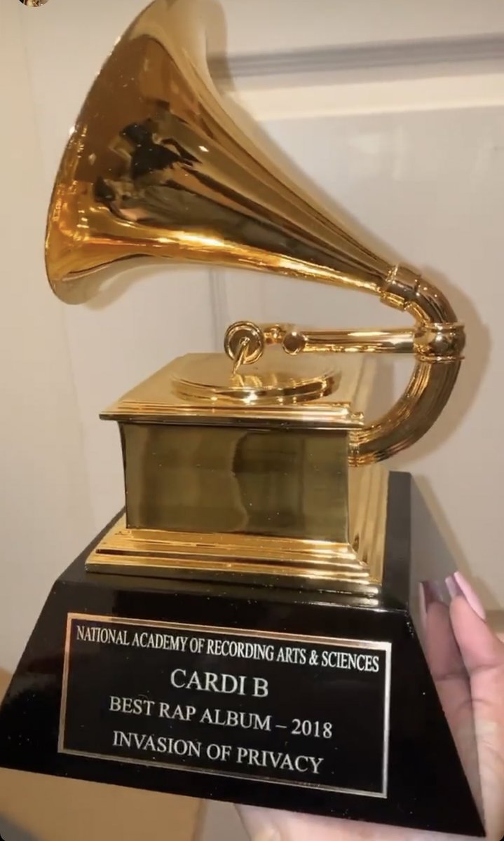 𝑩𝒂𝒓𝒅𝒊🩷 (@bugatti_bardi) on Twitter photo 