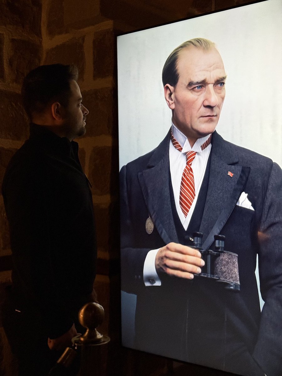 Ey büyük Atatürk: Açtığın yolda gösterdiğin hedefe..