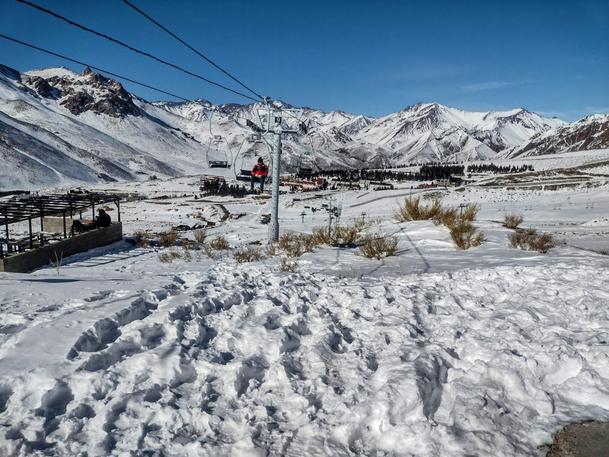 Vialidad Mendoza y el centro de esquí Las Leñas coordinan la limpieza de la ruta provincial 222 para las próximas nevadas.

🔗Más info: mendoza.gov.ar/prensa/vialida…