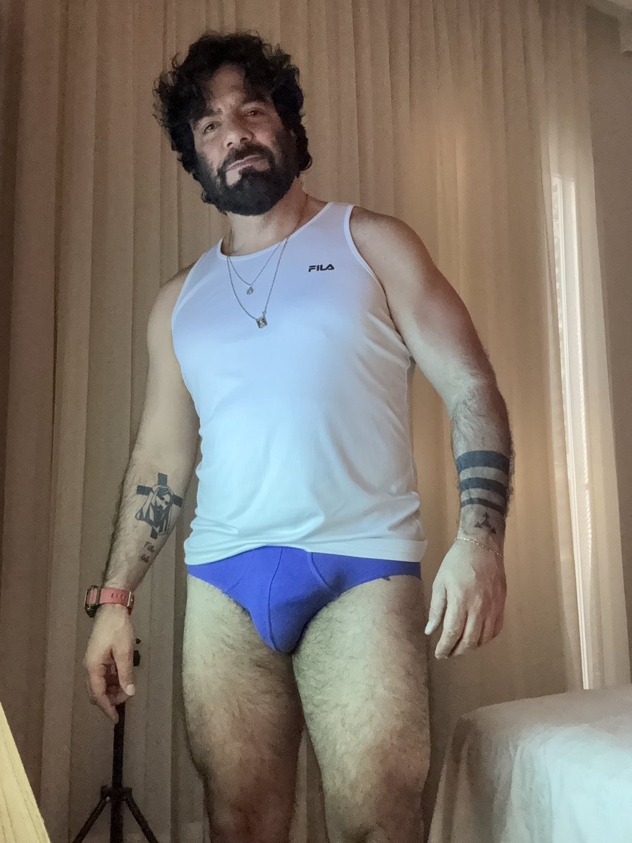 O twitter tá bugado, prá mim tá aparecendo q ainda tô ao vivo!
Mas já tô em casa!
🤷🏻‍♂️🤔🐺