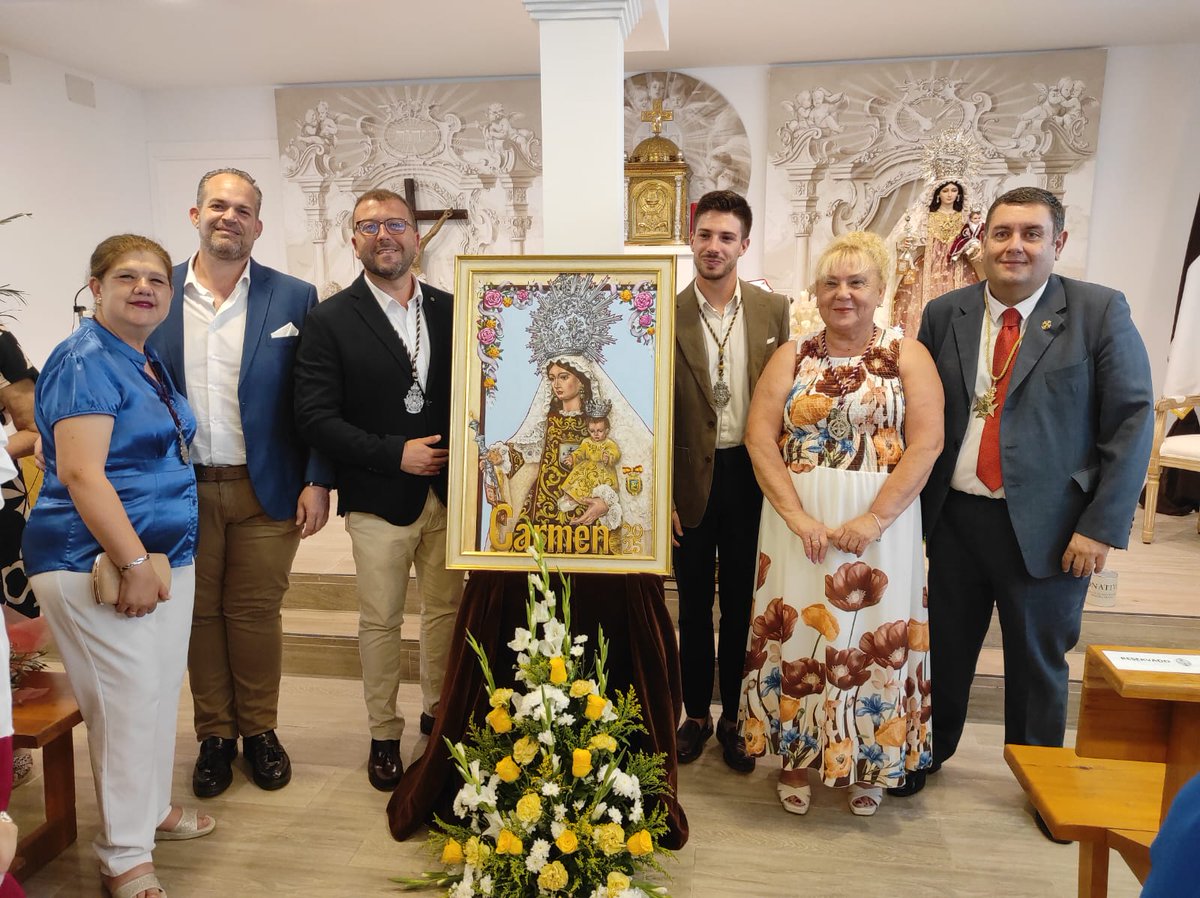 Nuestro presidente ha asistido a la presentación del cartel que anuncia los cultos y la procesión maritima-terrestre de Ntra Sra del Carmen de los barrios de Melosas y Protegidas, obra de Francisco Santacruz, autor del cartel de la Semana Santa 2025.
#cofradiasvelez #cofradiasmlg