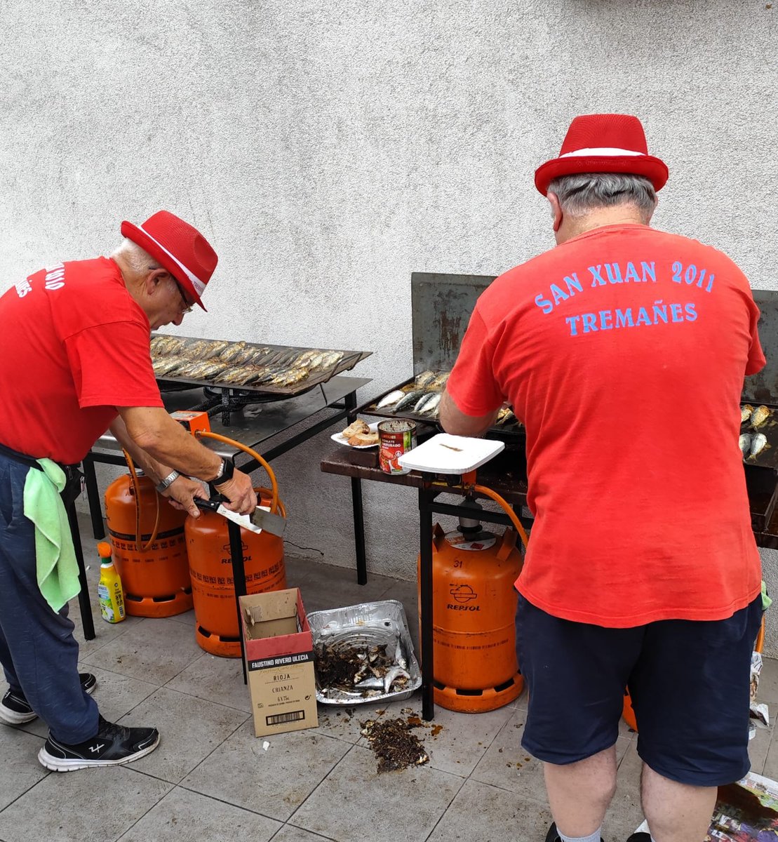 Grupo Municipal PP Gijón (@ppaytogijon) on Twitter photo 🔵 Tremañes vive a tope sus fiestas de San Juan Bautista, en las que no han faltado ni la tradicional sardinada ni, por supuesto, la presencia de nuestro concejal <a href="/AbelJunquera7/">Abel</a> y de la directora general Cristina Villanueva. 🔵 Tremañes vive a tope sus fiestas de San Juan Bautista, en las que no han faltado ni la tradicional sardinada ni, por supuesto, la presencia de nuestro concejal <a href="/AbelJunquera7/">Abel</a> y de la directora general Cristina Villanueva.