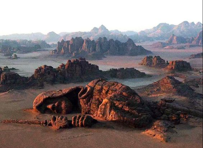 cswcanone's tweet photo. No filme ROGUE ONE passado em 0 ABY, imediatamente antes de EPISÓDIO IV - UMA NOVA ESPERANÇA mostra essa estátua JEDI destruída, a guerra de sua destruição se passa nesse livro (A Batalha de Jedha), referência espetacular. https://t.co/ge66XFvd5S