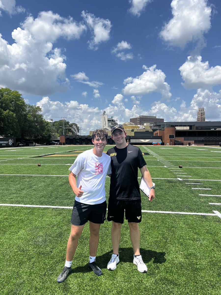 AlecHargis's tweet image. Thank you @CoachGallantST for the invite to the camp. I went 100% on field goal charting and had a good camp. Really enjoyed being on campus and meeting the specialist group. Hope to come back in the fall. @NickGatto @coachripshwtime @CoachTMiller18 @CoachJakeHoward…
