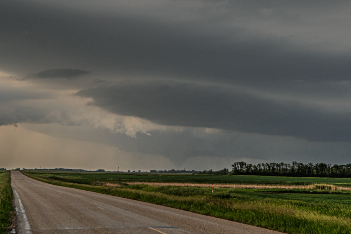 Brad_nado's tweet image. Storm chasing in North Dakota is awesome. Had a great day with @weshyduke as we saw at least 4 tornadoes and some incredible storm structure. #ndwx #stormchasing