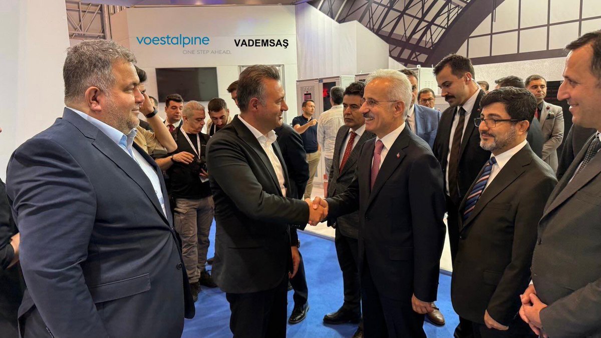 Mr. Dursun Güven, CEO of VADEMSAŞ, had the honor of hosting Mr. Abdulkadir Uraloğlu, Minister of Transport and Infrastructure of the Türkiye, during the Eurasia Rail 2025.

We sincerely appreciate the Minister’s esteemed visit and are grateful for his valuable time and interest.