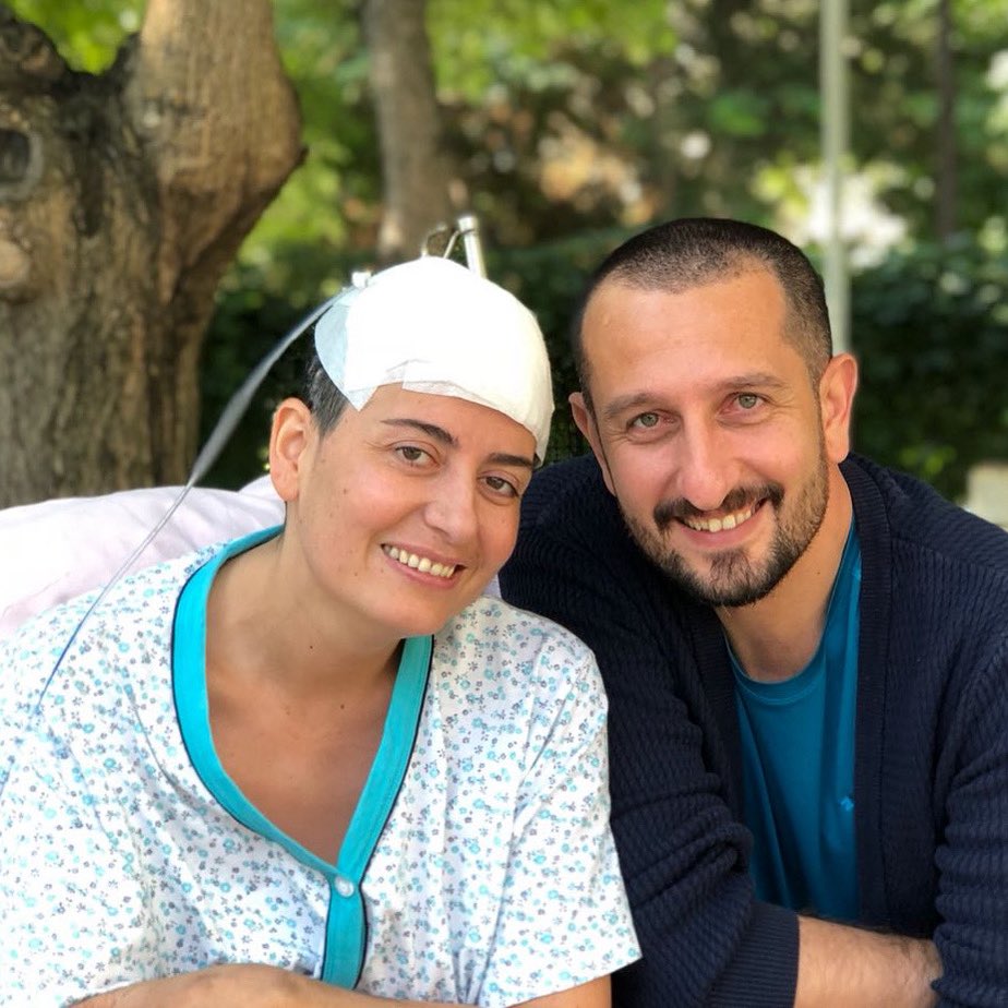 Kardeşim ve yoldaşım Eylem’i kaybettiğimiz günden beri; arayan, soran, gelen, gelemeyen…

Herkese Hakverdi ailesi olarak teşekkür ederiz.

Acımızı paylaştınız, destek oldunuz, omuz verdiniz. 

İyi ki varsınız. Hepinize sağlıklı ve uzun bir ömür diliyorum.
 
Sağ olun, var olun…