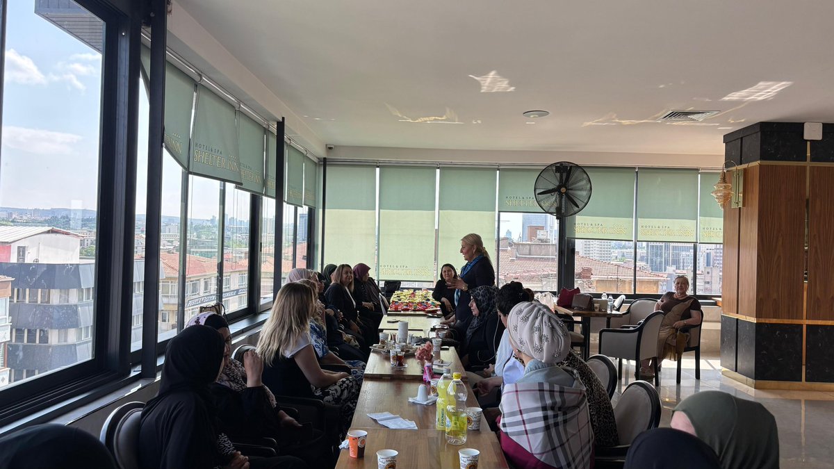 Bugün kalplerimize dokunan bir buluşmada, Gazzeli anneler ve çocuklarımızla ; Genel Merkez İç Anadolu Sosyal Politikalar Koordinatörümüz  Sn.<a href="/nevra1980/">Nevra</a> ,
İl Kadın Kolları Başkan Vekilimiz Sn.Fatma Aydemir,Sosyal Politikalar Birim Başkanımız Sn. <a href="/syetisen067/">Şengül Yetişen</a> ,
Dış İlişkiler Birim