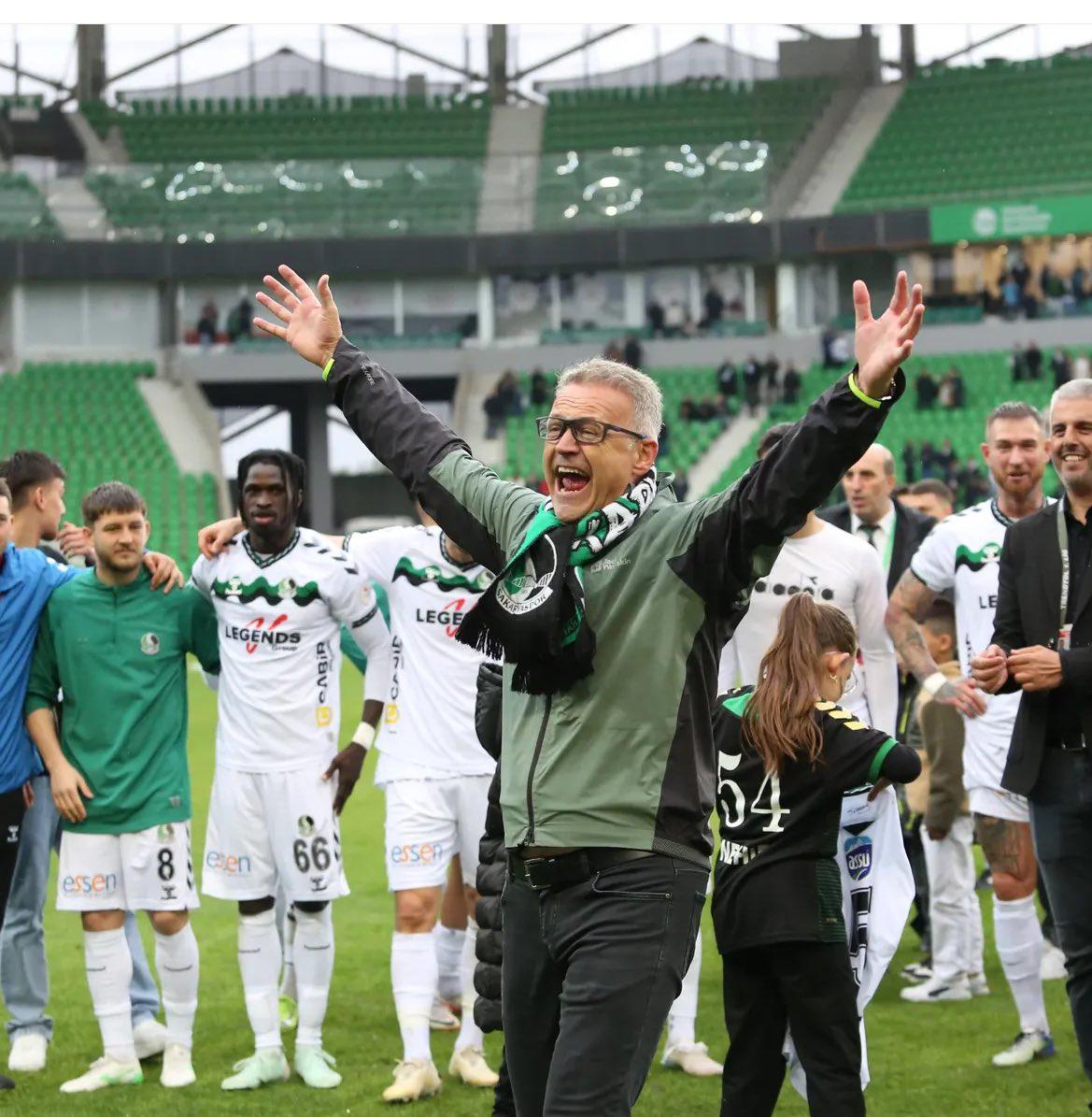 Sakaryaspor, teknik direktör İrfan Buz ile yola devam edileceğini duyurdu.