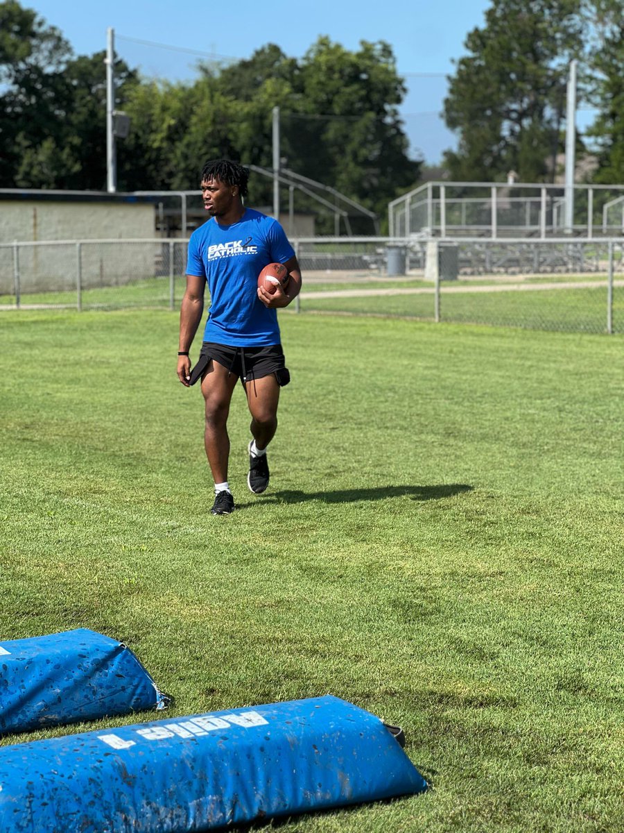 MCPKnightsFB's tweet image. ⚔️ Back 2 Catholic ⚔️
Investing back into the young men of the future.
Thank You to our Former Knights for a successful youth football camp!
#EPE #GoKnights #Back2Catholic