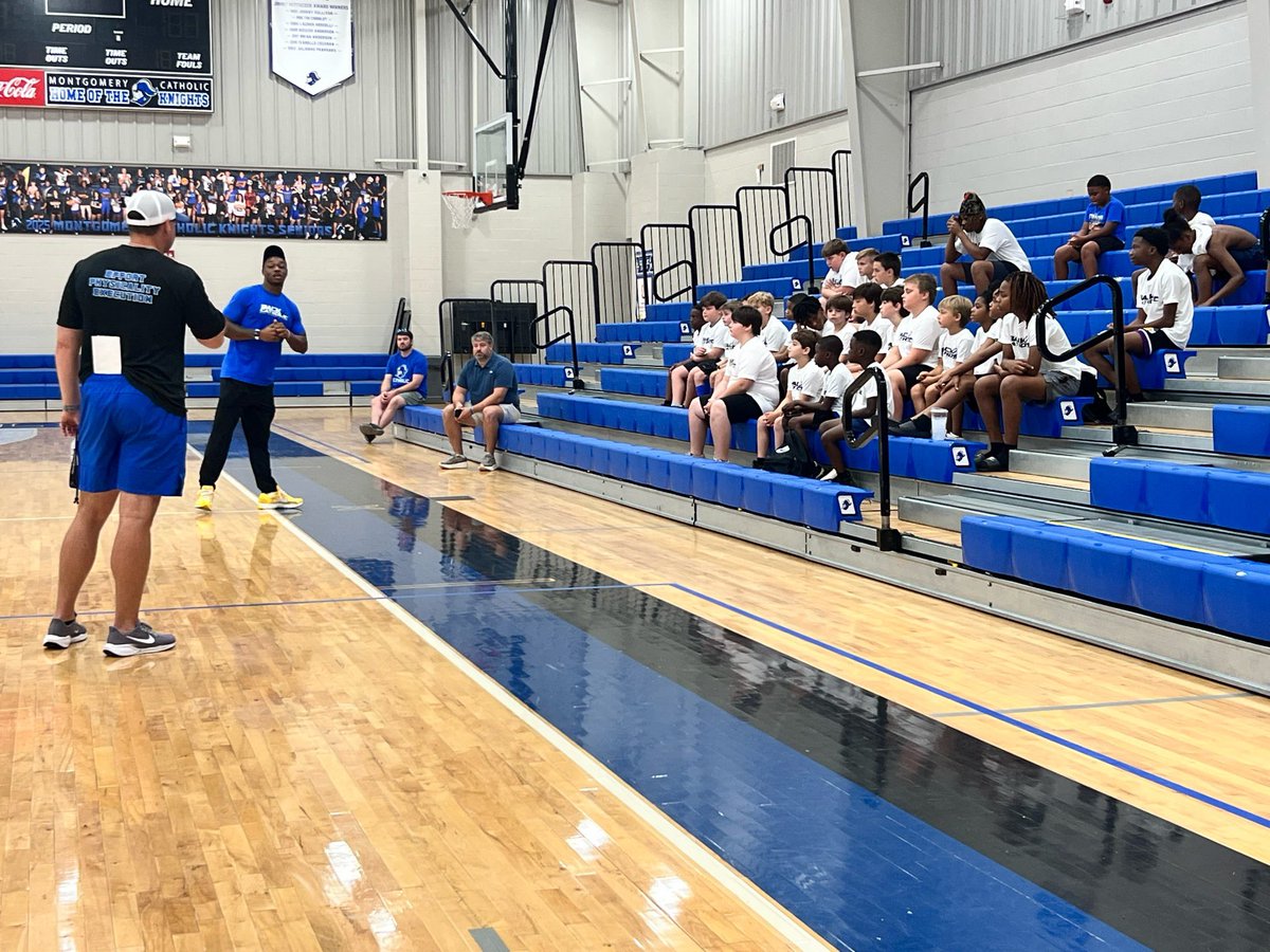 MCPKnightsFB's tweet image. ⚔️ Back 2 Catholic ⚔️
Investing back into the young men of the future.
Thank You to our Former Knights for a successful youth football camp!
#EPE #GoKnights #Back2Catholic