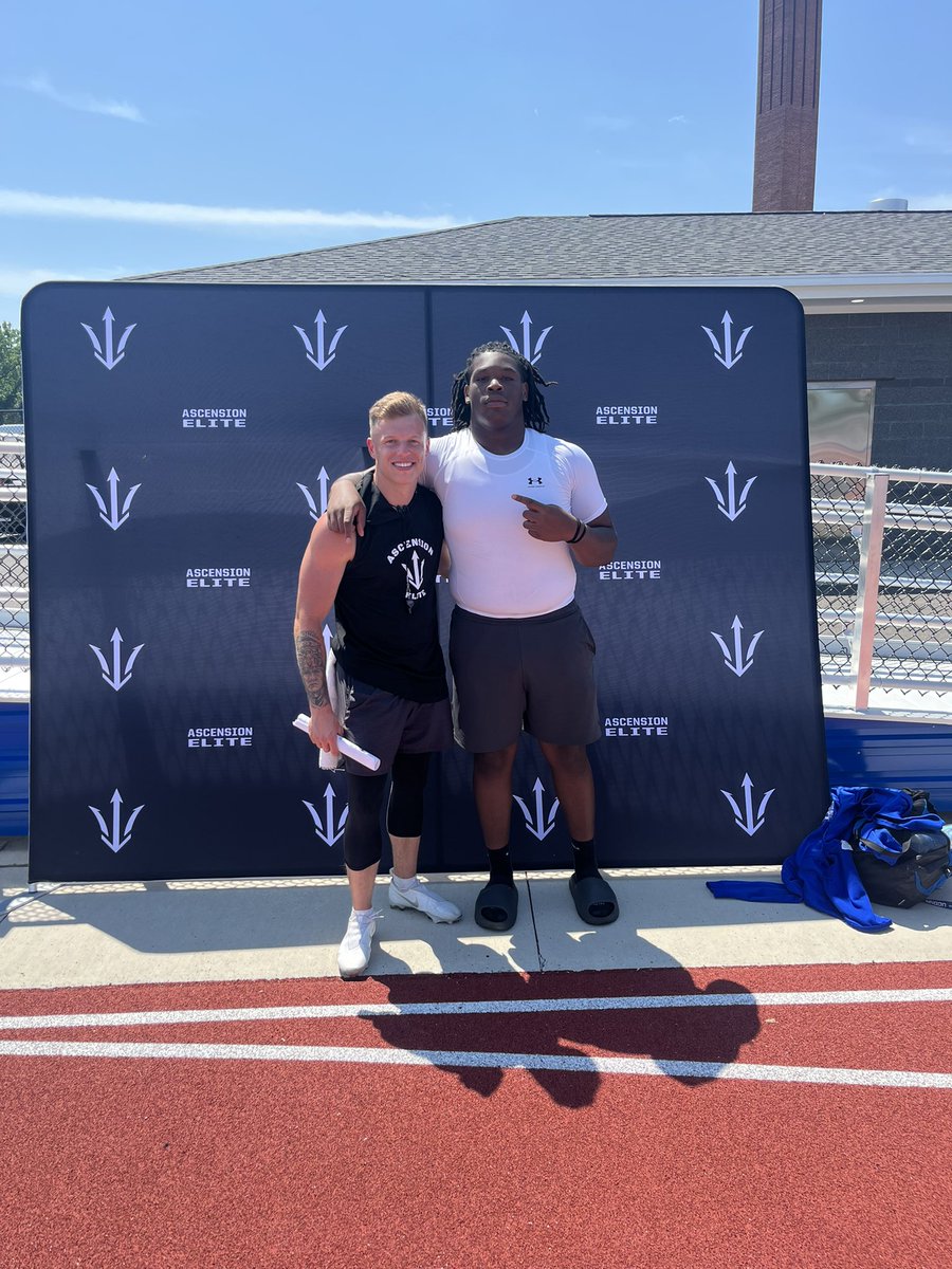 Kadyn Thomas (@kadynt51) on Twitter photo Had a great time learning and competing at the Ascension Elite Camp today!! Went 6-0 in 1on1s and took home theAEFC award. Huge thanks to <a href="/TrademarkPerf/">Trademark Performance™️</a> for hosting and bringing the energy!!! <a href="/TyOutlaw4/">Ty Outlaw</a> <a href="/CoachYanny/">Henry Yianakopolos</a> <a href="/FBCoachCJ/">Charles Williams III</a> <a href="/Drake_Jackson52/">Drake Jackson</a> <a href="/CoachDelasoudas/">Sebastian Delasoudas</a> <a href="/CoachRMcCormack/">Ryan P. McCormack, Director of Scouting</a> Had a great time learning and competing at the Ascension Elite Camp today!! Went 6-0 in 1on1s and took home theAEFC award. Huge thanks to <a href="/TrademarkPerf/">Trademark Performance™️</a> for hosting and bringing the energy!!! <a href="/TyOutlaw4/">Ty Outlaw</a> <a href="/CoachYanny/">Henry Yianakopolos</a> <a href="/FBCoachCJ/">Charles Williams III</a> <a href="/Drake_Jackson52/">Drake Jackson</a> <a href="/CoachDelasoudas/">Sebastian Delasoudas</a> <a href="/CoachRMcCormack/">Ryan P. McCormack, Director of Scouting</a>