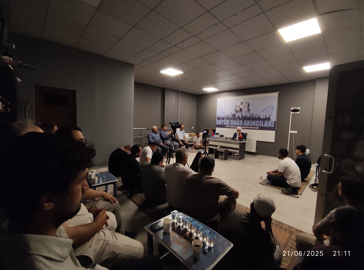 Büyük Doğu Akıncıları Derneği Konya İl Başkanlığı'nda bu hafta Muhammed Salih Ekinci Hocamız "Anayasa Değişikliği ve Beklentiler" başlıklı sohbetini yoğun bir katılımla gerçekleştirdi. 

Katılım sağlayan tüm gönüldaşlarımıza teşekkür ederiz.