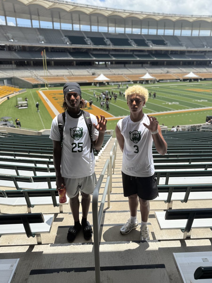 camren3phillips's tweet image. Had a great time with my bro @SukoraC at the @BUFootball camp today. 

@CoachDaveAranda @JakeSpavital @CoachRHolcomb @CoachK_Hall @AppleberryBU 

@LSOCFootball @CoachWeltonJ