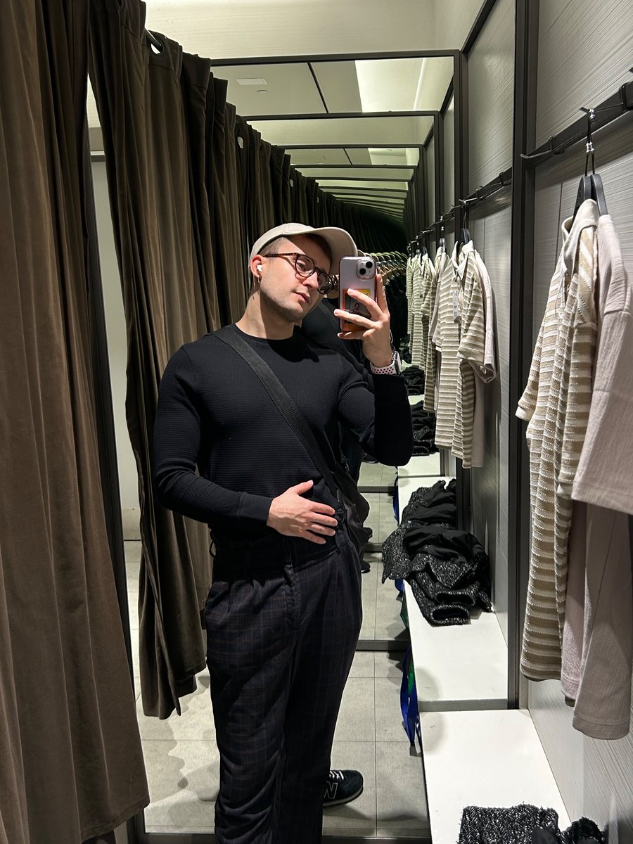 Thought it was time for a new profile pic, am I becoming a bulky boy yet? Wannabe #twunk