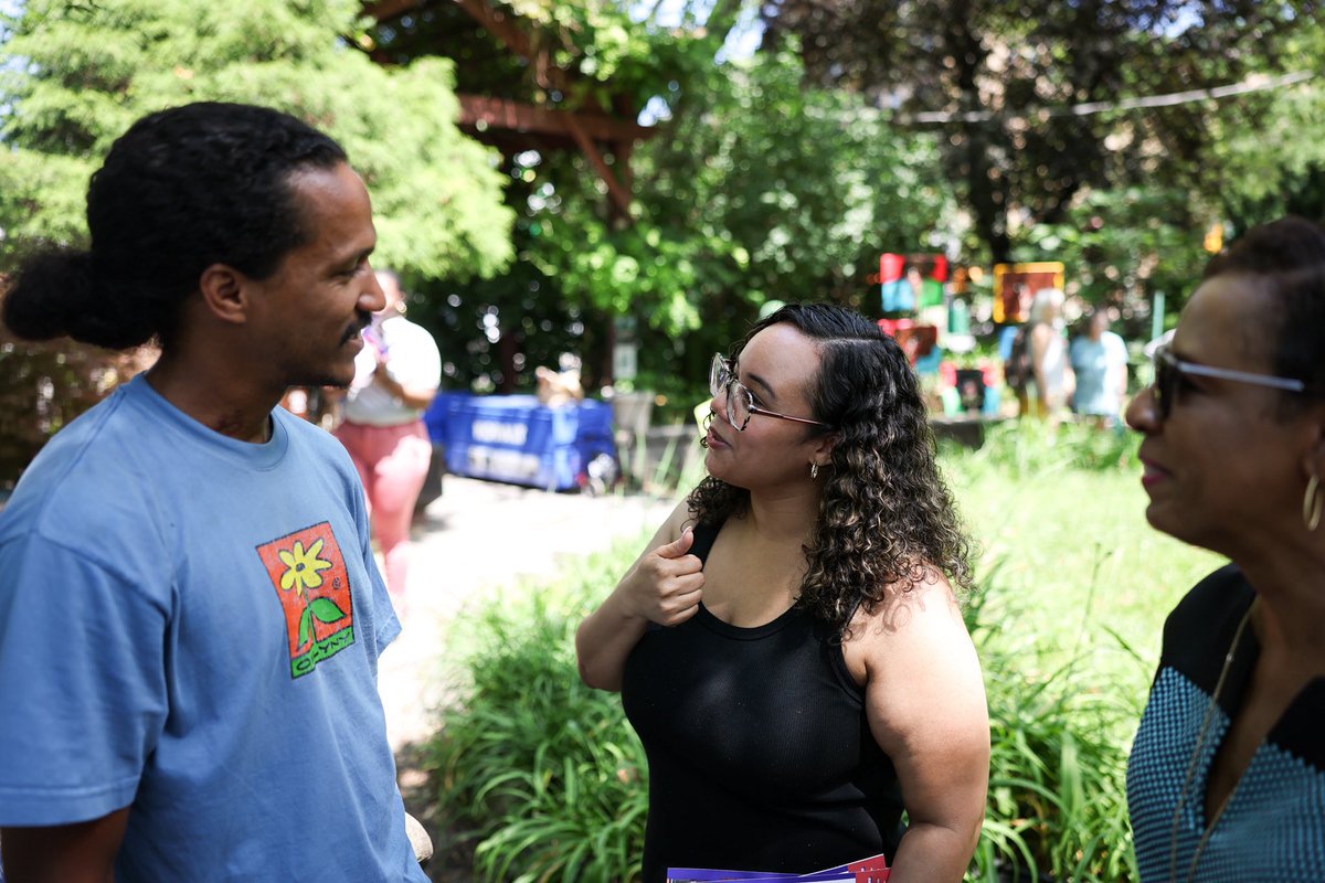 AdrienneEAdams's tweet image. Thank you @CarmenForNYC for the tour of Inwood today! Even in this heat, it was all smiles at the artist’s market and local businesses. Thank for your welcoming me to your community today, on the last weekend before Election Day!