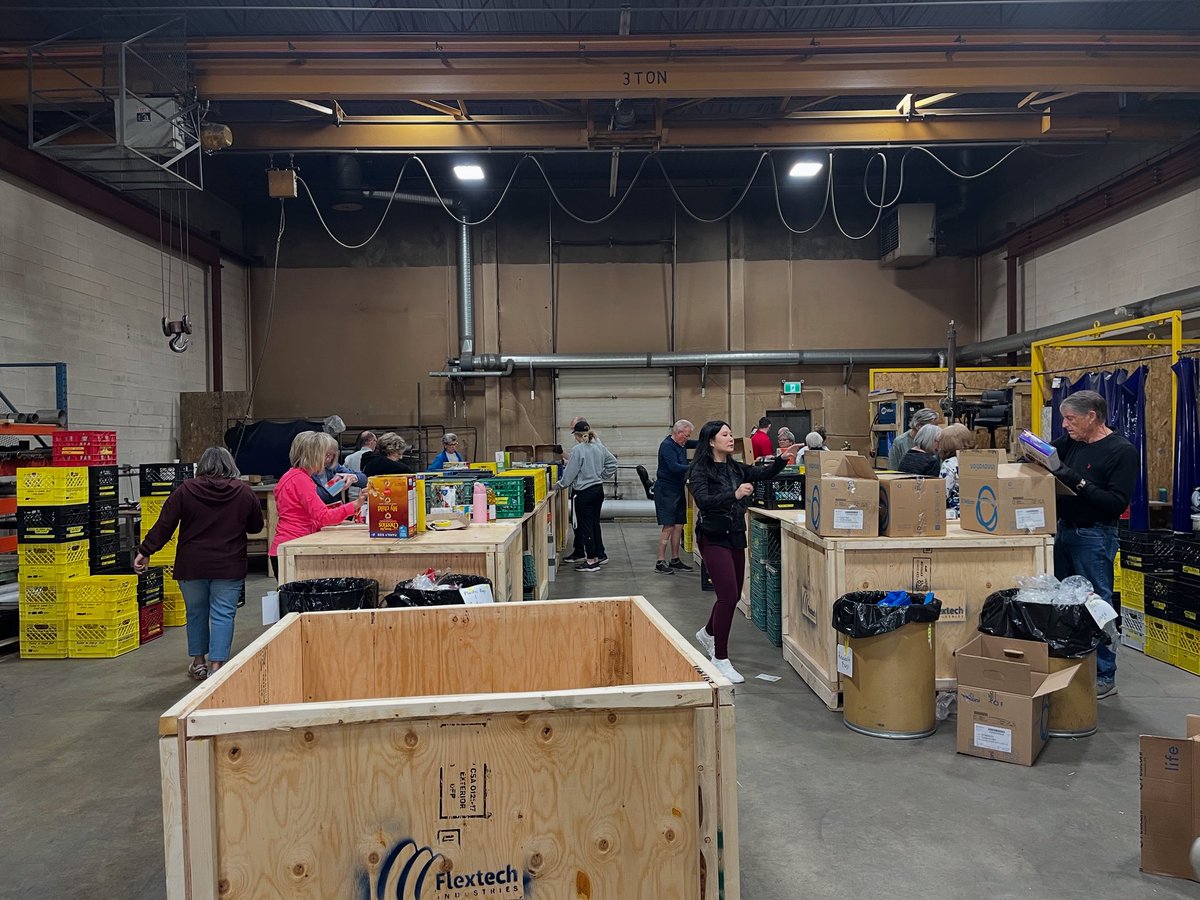 Strathcona Food Bank (@strathconafb) on Twitter photo The FlexTech warehouse is a hopping place!
Donations are arriving to the warehouse to be sorted by the volunteers.
#shpk
#strathco
#volunteers
#foodsecurity
#longestdayoftheyear The FlexTech warehouse is a hopping place!
Donations are arriving to the warehouse to be sorted by the volunteers.
#shpk
#strathco
#volunteers
#foodsecurity
#longestdayoftheyear