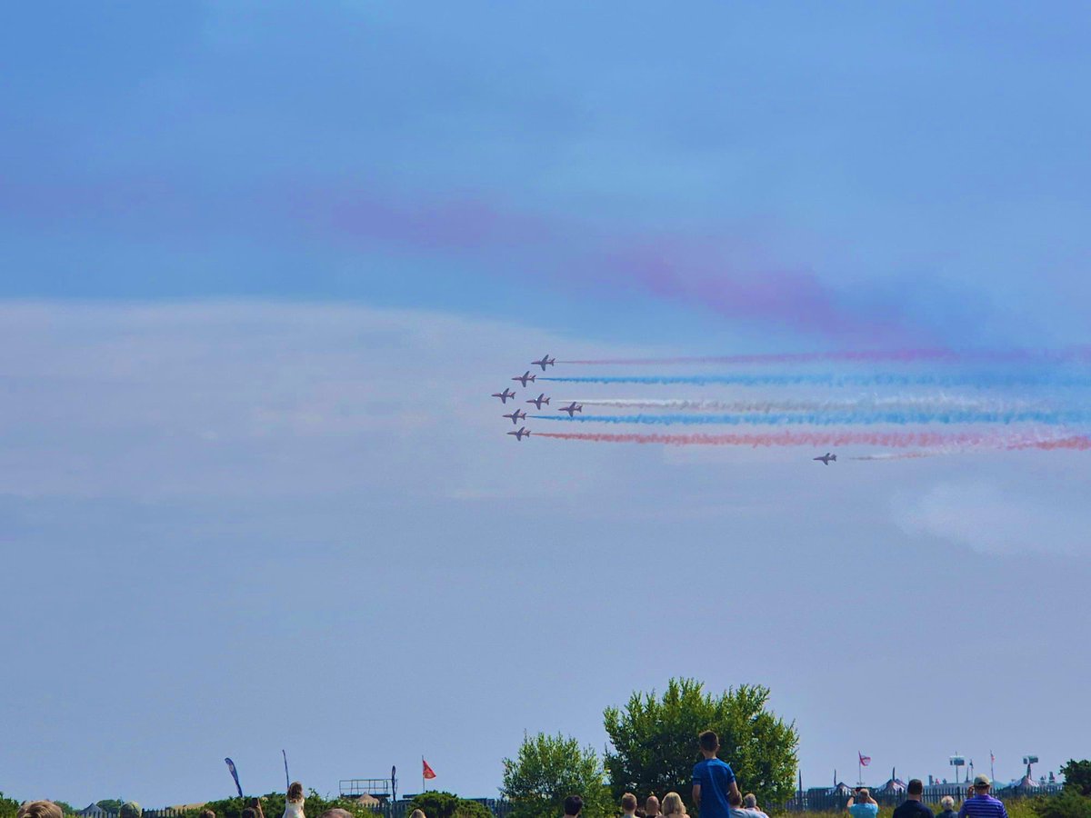 Things that will NEVER change:

How impressed I get watching the Red Arrows 🔥