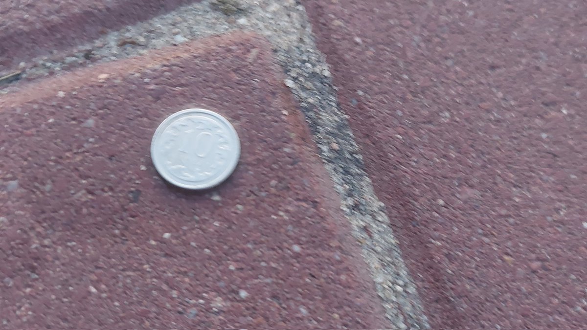 uwuhomo's tweet photo. nabralem sie dzisiaj na przyklejone do chodnika 10 groszy i oszalalem https://t.co/YTvggYNesI