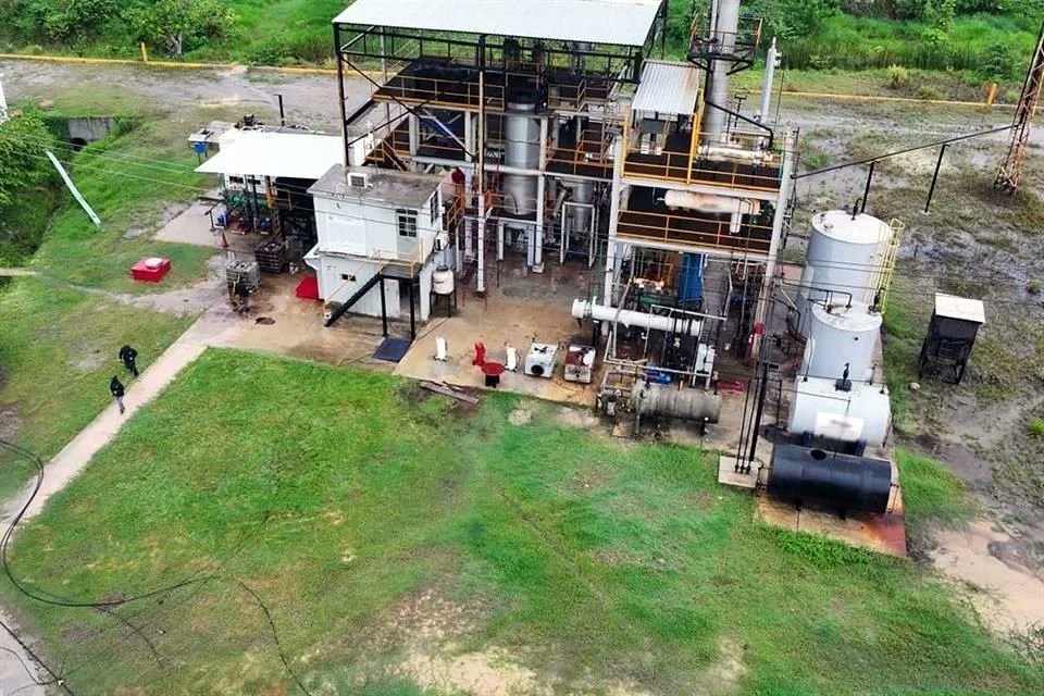 No tiene el tamaño de Dos Bocas, pero por lo menos sí refina.
La refinería "descubierta en Veracruz"
¿Hubo detenidos?
Nadie sabe y nadie supo