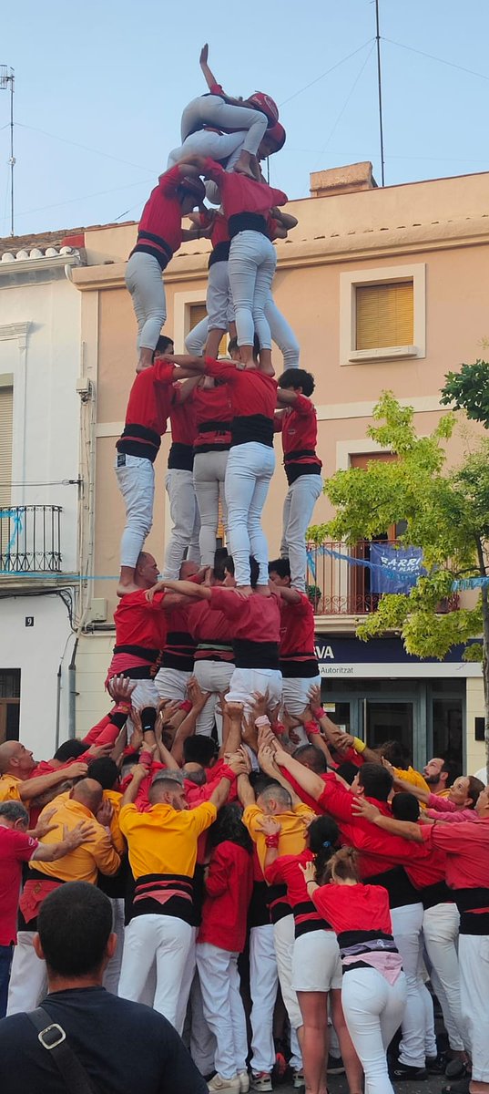 Avui hem actuat a la Bisbal del Penedès! Estrenem el 5d6 aquesta temporada 🥳🥳

Pd4, 2d6, 5d6, 4d6, 2Pd4

Moltíssimes gràcies als <a href="/BousBisbal/">Bous de la Bisbal</a> per les pinyes i l'acollida 😍😍