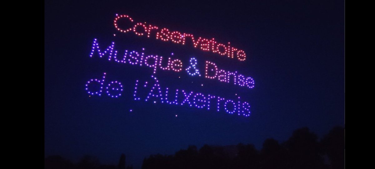 Magnifique spectacle de #drones 
#Auxerre 21 juin 2025
#Conservatoire #Musique &amp; #Danse