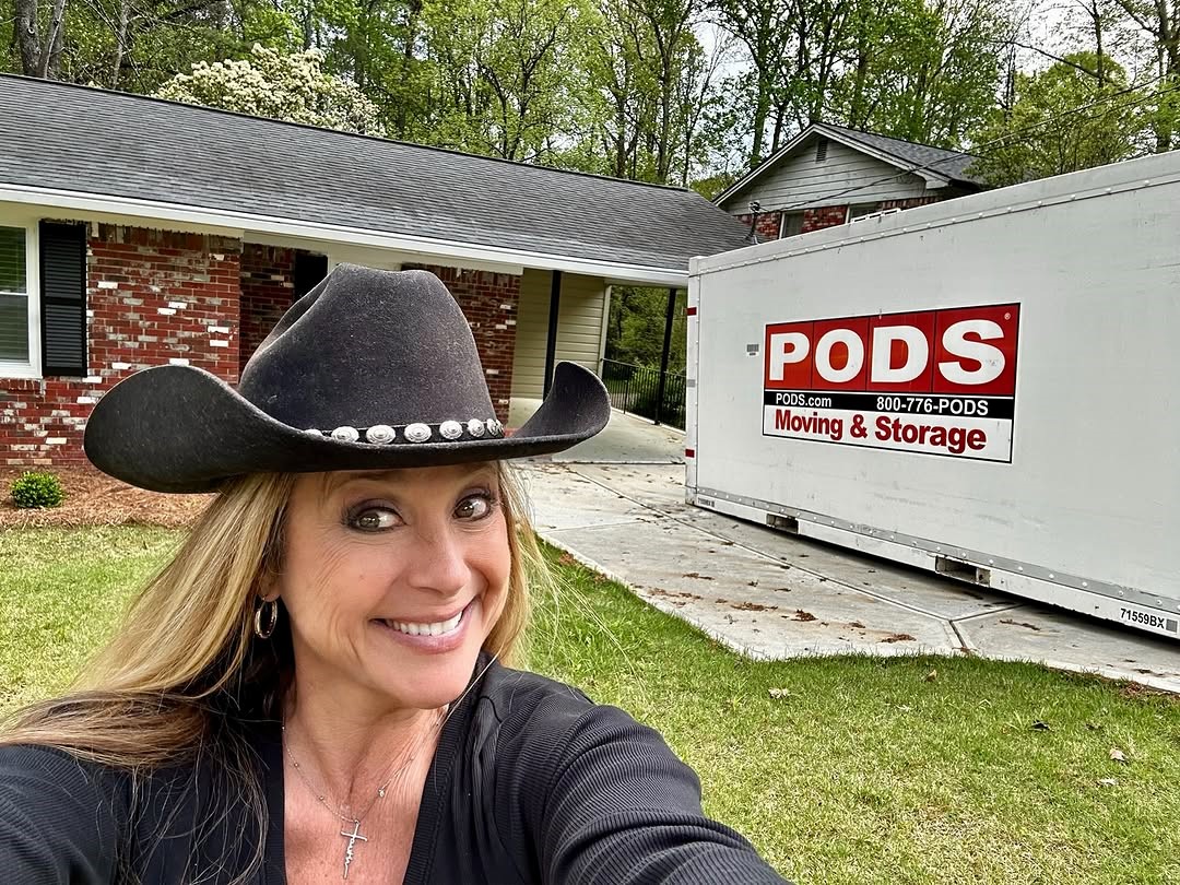 Say cheese! 😄🤳 It’s National Selfie Day, and we want to see YOU! Whether you’re renovating or moving, snap a selfie (or an ussie!) with your PODS container.

Tag us or message us your photo for a chance to be featured on our pages!

📸: Cindy