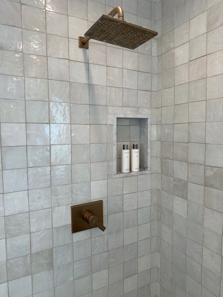 Self-care night featuring our Thickening Shampoo &amp; Conditioner 🛁  

A luxurious experience that will leave your hair feeling fuller and softer than ever. 
l8r.it/3NvJ