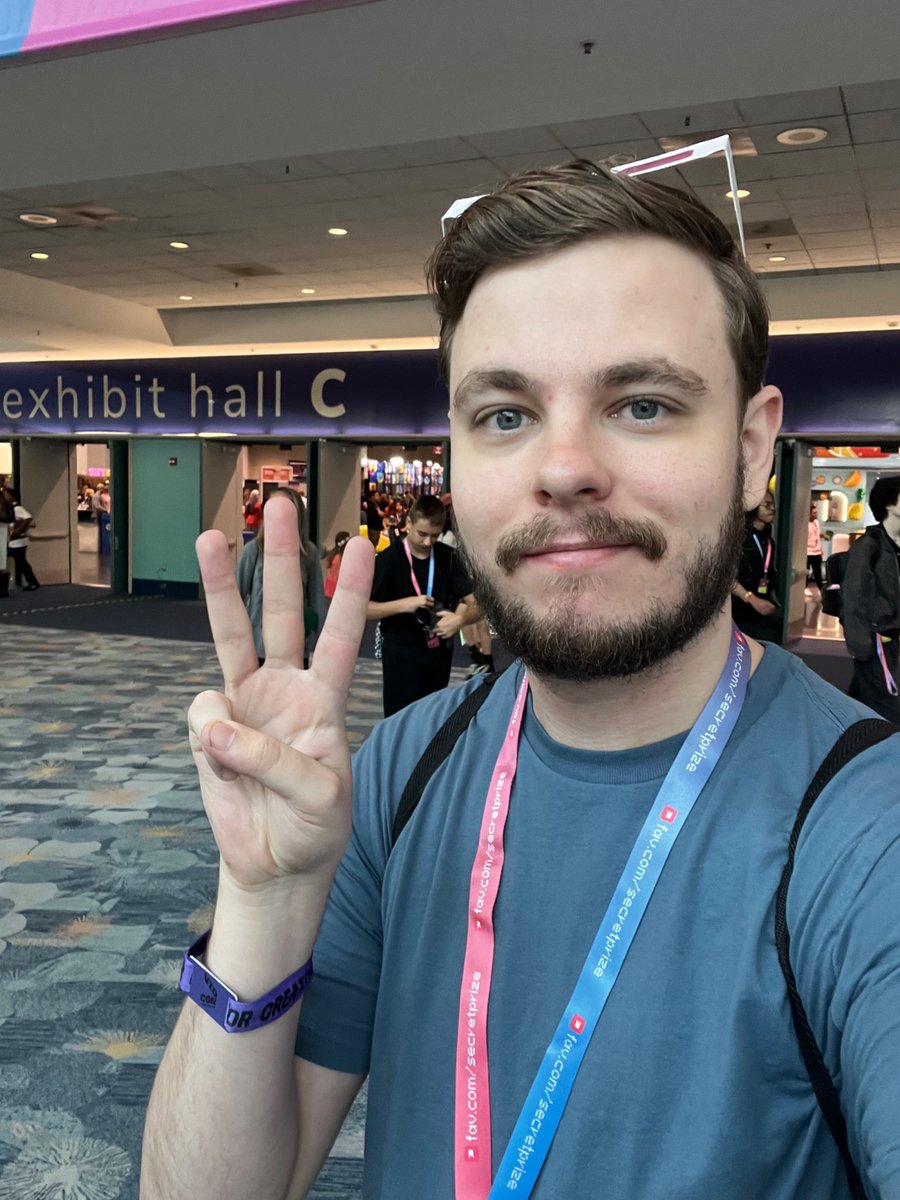Vidcon Day 3! The third and final day…only a couple pairs of signed 3D Glasses left! If you see me, please come and say hi!! 😃