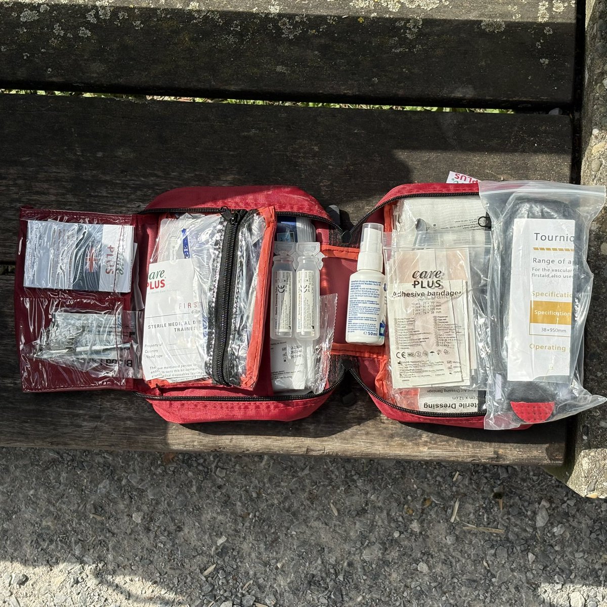 pascal_gujer's tweet image. Got asked for tweezers last weekend—tick emergency while we were out fishing.
✅ Luckily, my first aid kit had everything.
Removed the tick. Then came the talk: ticks, FSME, Lyme, vaccines…
🎯 Reminder:
• Use fine tweezers
• Pull slow, don’t twist
• Disinfect
• Monitor for…