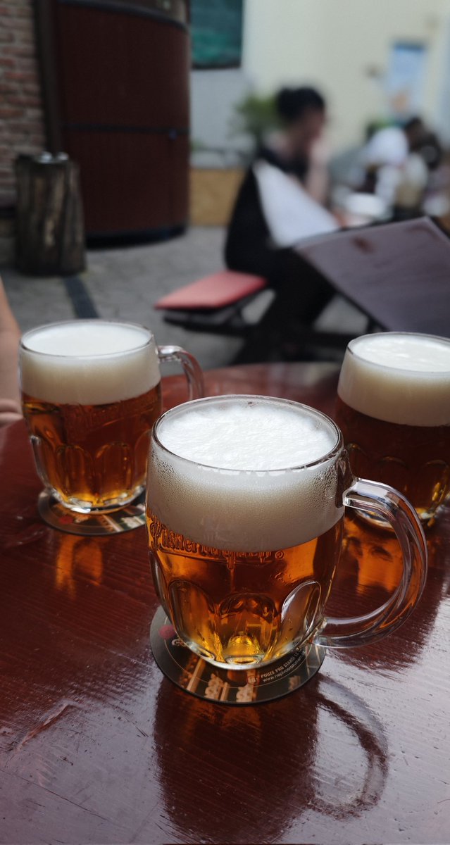 N_Cokolada's tweet image. "Chléb je základ života, pivo je život sám."
A já zas o rok zkušenější... Tak na Vaše!