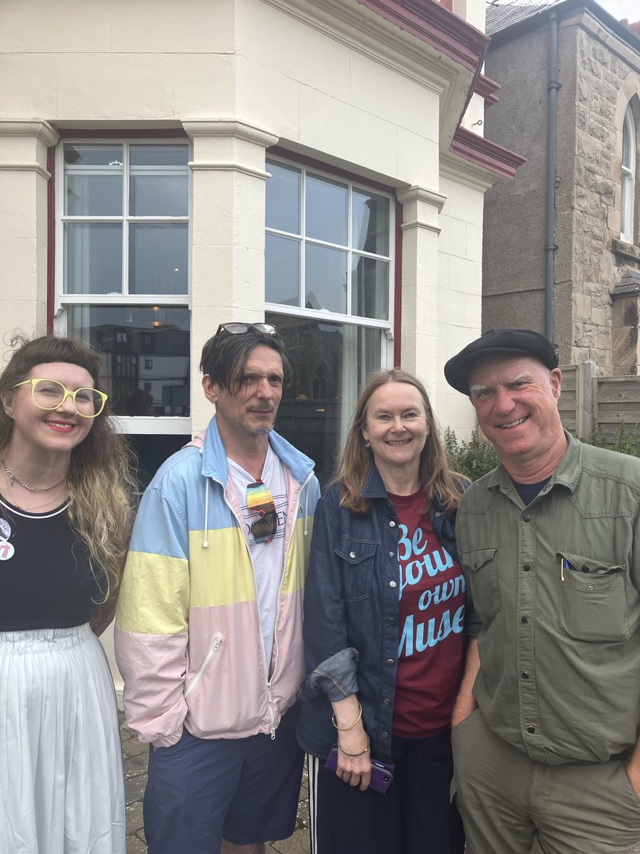 At the end of a great day - Carreg Ateb / The Triumph of Art we get to chill out with ⁦<a href="/NestNant/">Nest Thomas</a>⁩ Emily Stone ⁦<a href="/NationalGallery/">National Gallery</a>⁩ and artist Jeremy Deller in Llandudno 
Tomorrow we go again at Bryn Celli Ddu - I’ll be hosting the Q&amp;A