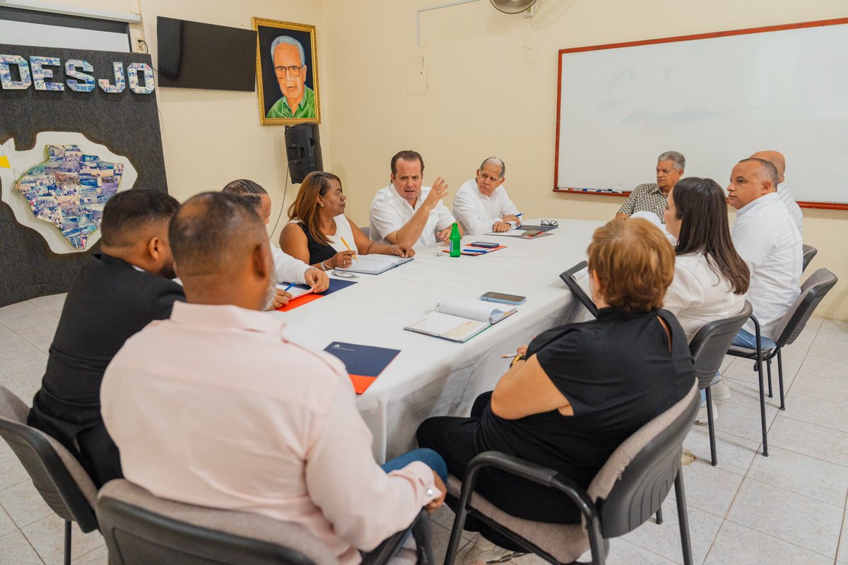 Como miembro de la 📑 Comisión Presidencial de Transparencia y Anticorrupción, visité hoy junto a un equipo interinstitucional, las provincias San José de Ocoa 🥬 y San Cristóbal. El propósito ha sido escuchar a líderes sociales y comunitarios, convencidos de que la voz 💭 de la