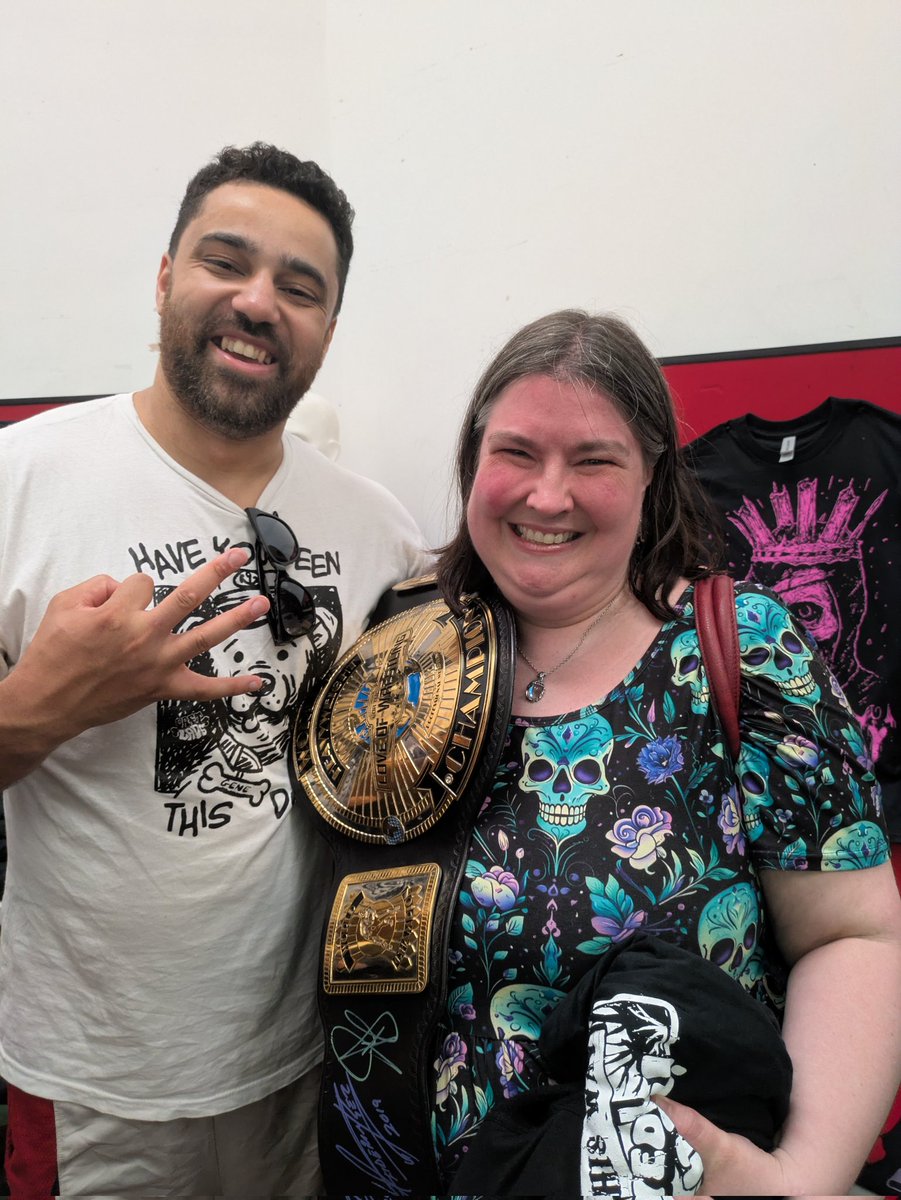 Thank you so much to <a href="/ThatDamnBailey/">SB</a> for the photo and the wee chat tonight!

Please can we have him back in <a href="/InsaneChampWres/">ICW</a> again in future?