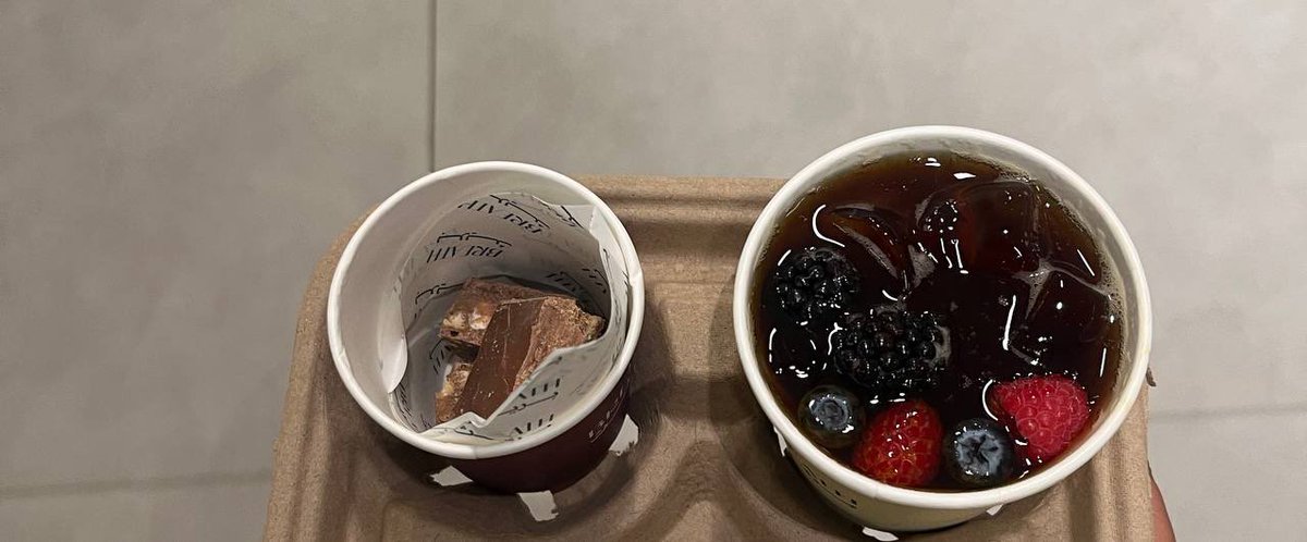 "تقهوى ولا يشغلك غيب الزمن لو دار 
    محبّتك منوه ماتجي كل متمنّي"