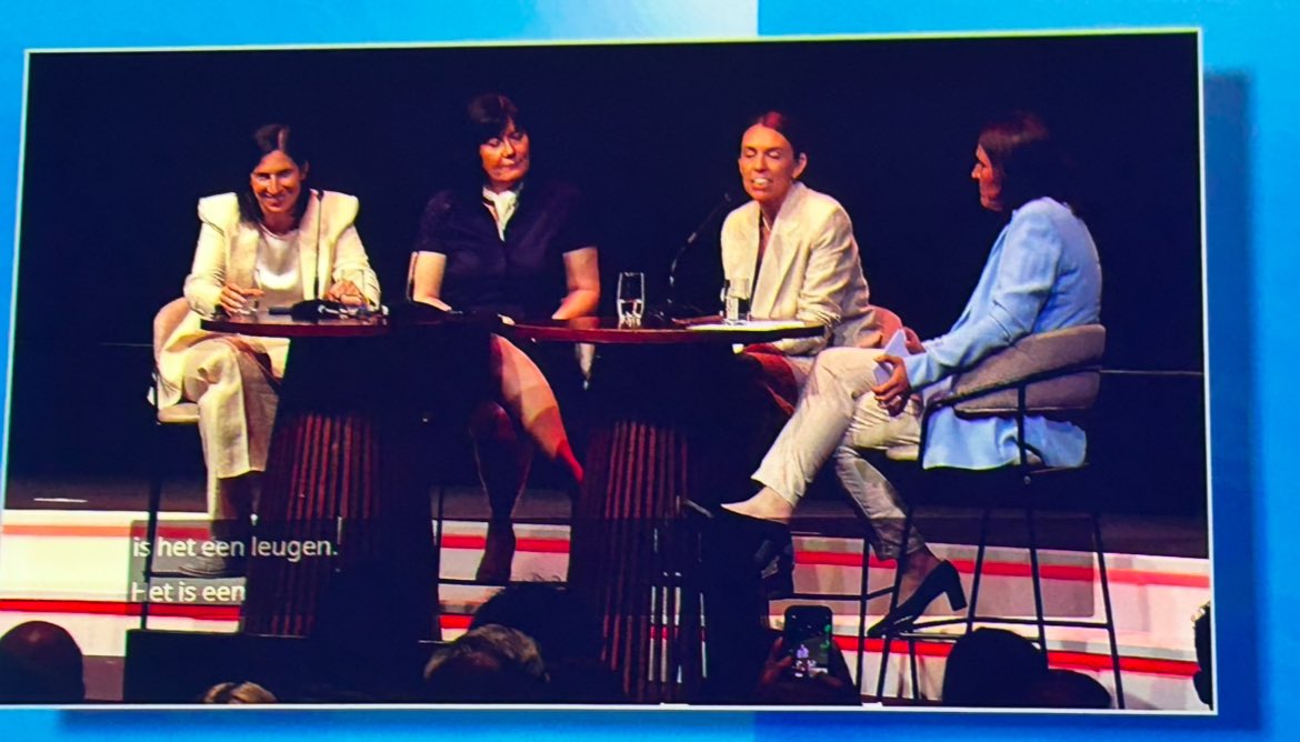 Petra van Lint (@petravanlint) on Twitter photo Wat een geweldig gesprek, wat een geweldige vrouwen alle vier! Zowel
gesprek als mentaliteit waren inspiratie voor alle vrouwen: een nieuw, positief en krachtig leiderschap <a href="/KatiPiri/">Kati Piri</a> <a href="/jacindaardern/">Jacinda Ardern</a> <a href="/ellyschlein/">Elly Schlein #EP2014</a> <a href="/TamaraTripic/">Tamara Tripic</a> Wat een geweldig gesprek, wat een geweldige vrouwen alle vier! Zowel
gesprek als mentaliteit waren inspiratie voor alle vrouwen: een nieuw, positief en krachtig leiderschap <a href="/KatiPiri/">Kati Piri</a> <a href="/jacindaardern/">Jacinda Ardern</a> <a href="/ellyschlein/">Elly Schlein #EP2014</a> <a href="/TamaraTripic/">Tamara Tripic</a>