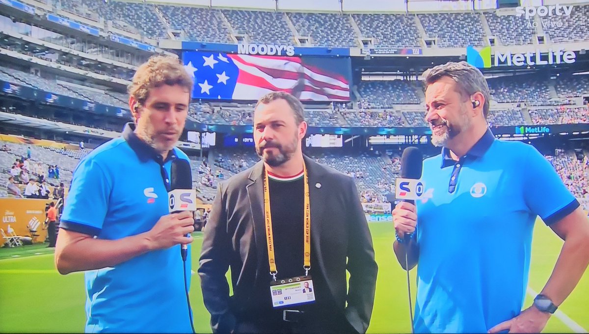 CURIOSIDADE: o presidente de algum clube brasileiro deu entrevista para alguma TV, dentro do gramado, neste mundial, minutos antes do seu clube entrar em campo? 

Sem pilha, só curiosidade mesmo.  

📸 | Reprodução SporTV