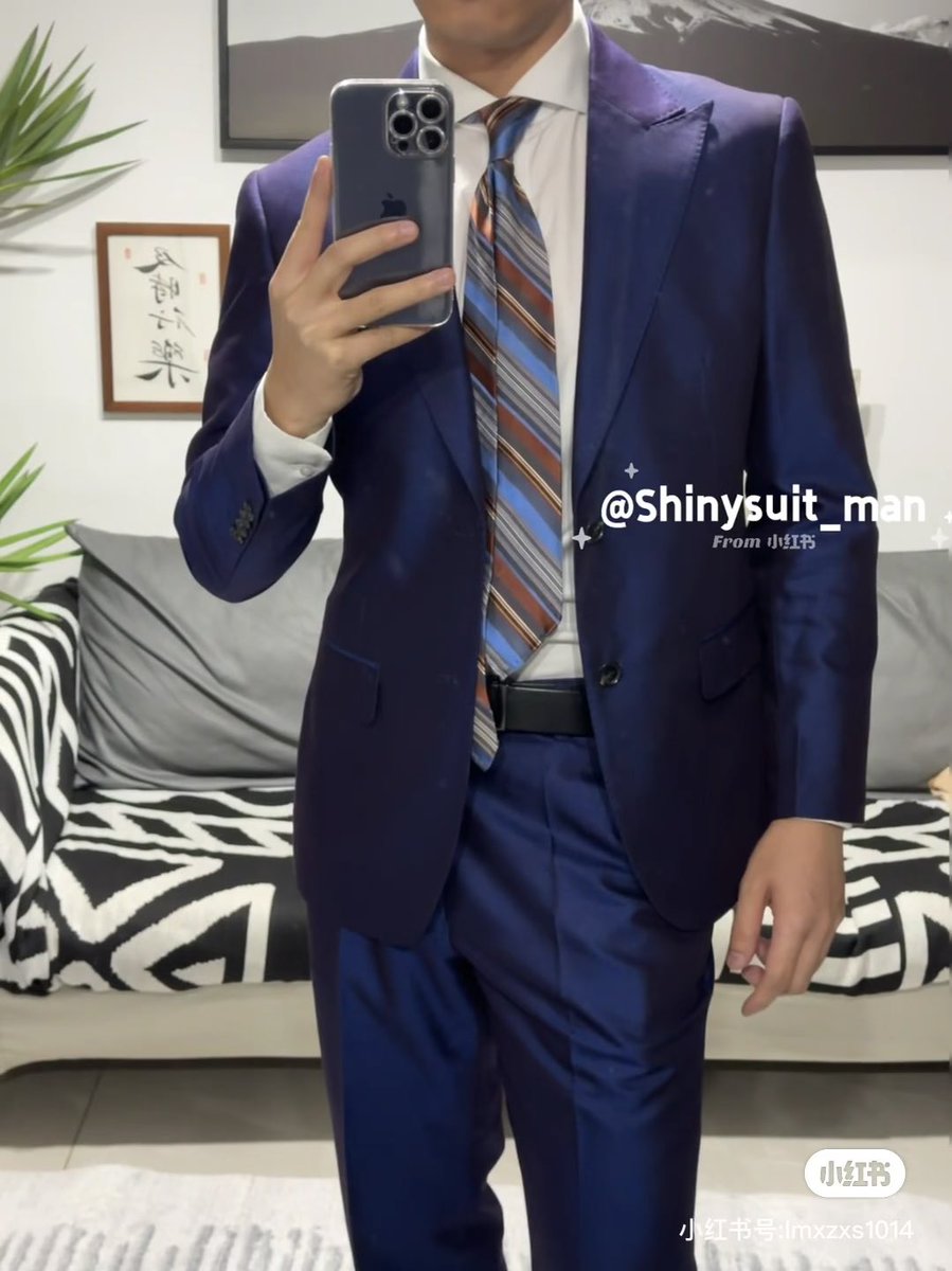 Typhoon is coming💨💨🌬
Will you come？😢
#shinysuit #suits #suitandtie #bluesuit #menatplay #shirtandtie #suitsup #custommade #shinysuitman