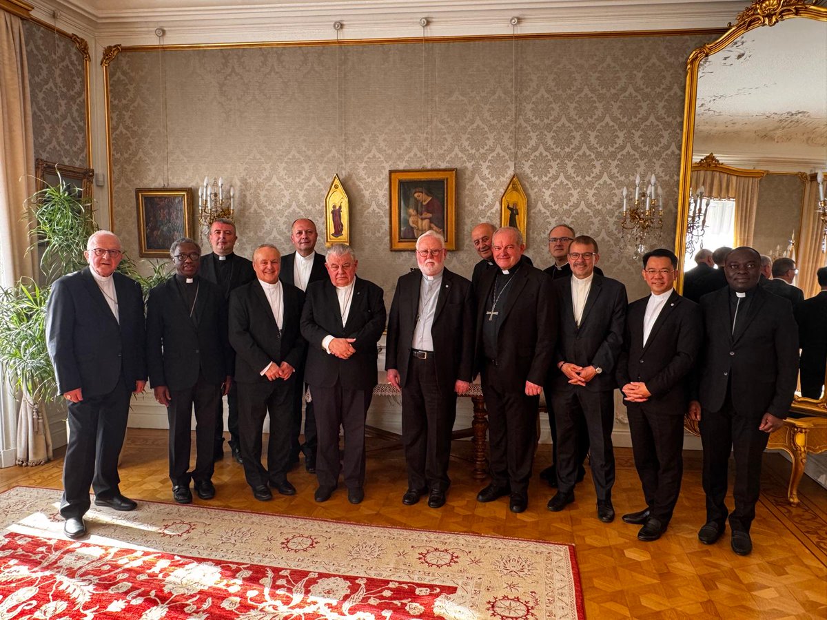 S.E. Mons. Gallagher ha incontrato i Vescovi della Repubblica Ceca in occasione di una cena presso la Nunziatura Apostolica a Praga, durante la quale sono stati condivisi momenti di preghiera e riflessioni sul servizio ecclesiale, nella comune gioia dell’annuncio del Vangelo.
