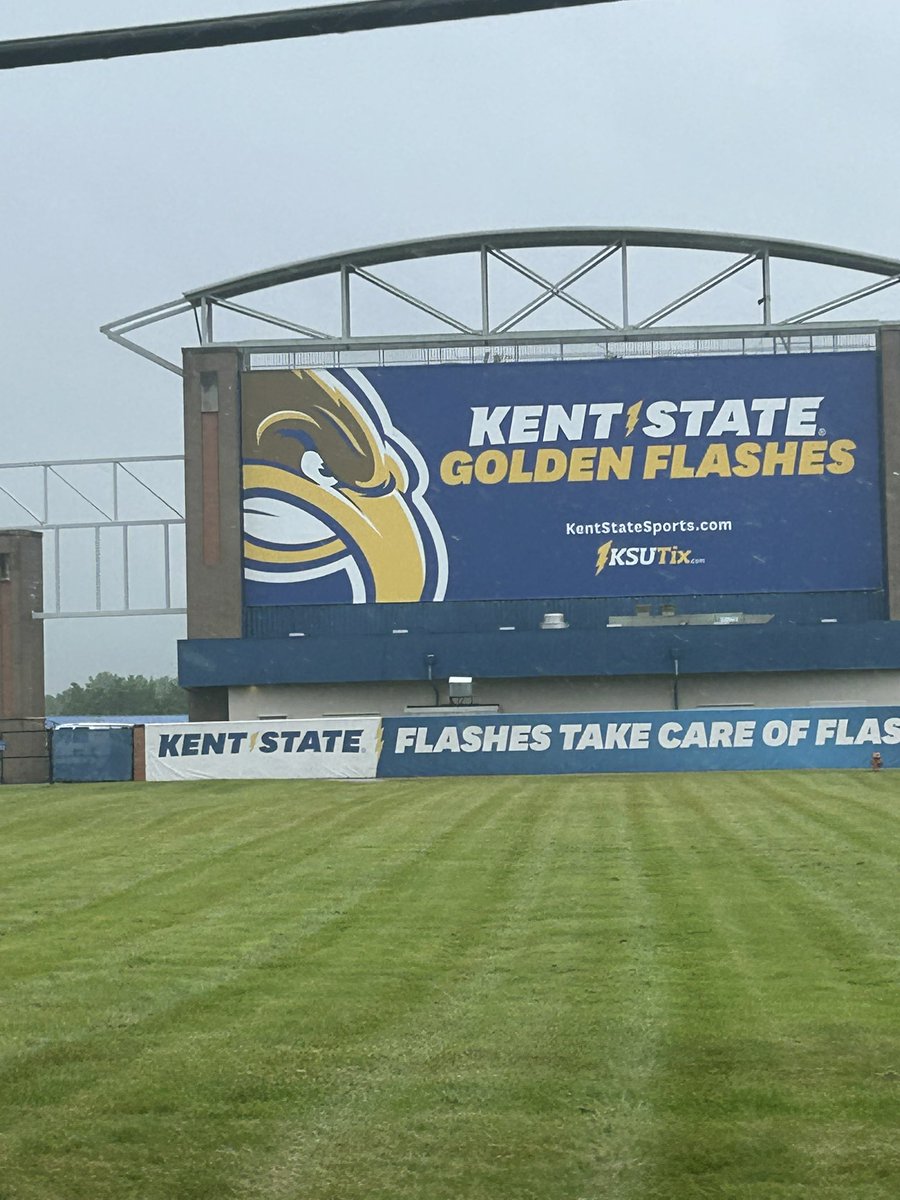 bigshaun1108's tweet image. Rain or shine I am coming to get some work. Appreciate the coaches @KentStFootball and the opportunity to compete! @calvintip87 @CoachETrained @TheD_Zone @AllenTrieu @MMrob75