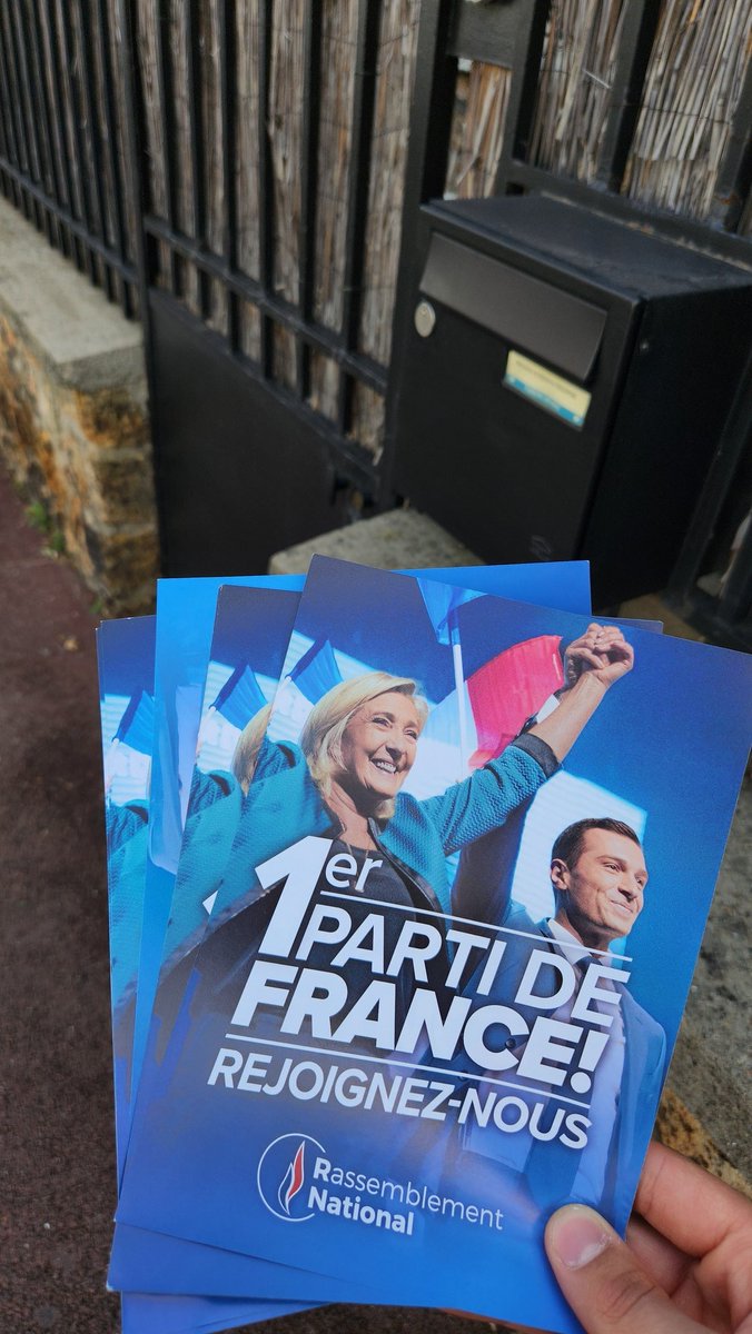 RNJ_92's tweet image. 🇨🇵 Engagez-vous pour vos convictions !

Comme ici à Puteaux ainsi qu&apos;à Asnières-Sur-Seine où nos jeunes se mobilisent sur le terrain avec un boitage patriote ☀️

#rnj92 #HautsdeSeine #Puteaux #Asnières