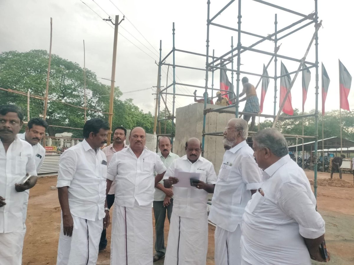 Tn49dmk's tweet photo. கழகத் தலைவர் மாண்புமிகு தமிழ்நாடு முதலமைச்சர் திரு.மு. க.ஸ்டாலின் அவர்களின் திருக்கரங்களால் திறக்கப்படவுள்ள முத்தமிழறிஞர் கலைஞர் அவர்களின் திருஉருவச் சிலை அமைக்கும் பணியினை மாண்புமிகு உயர் கல்வித்துறை அமைச்சர் முனைவர் திரு.கோவி.செழியன் அவர்கள், https://t.co/EmUSunO1Vo