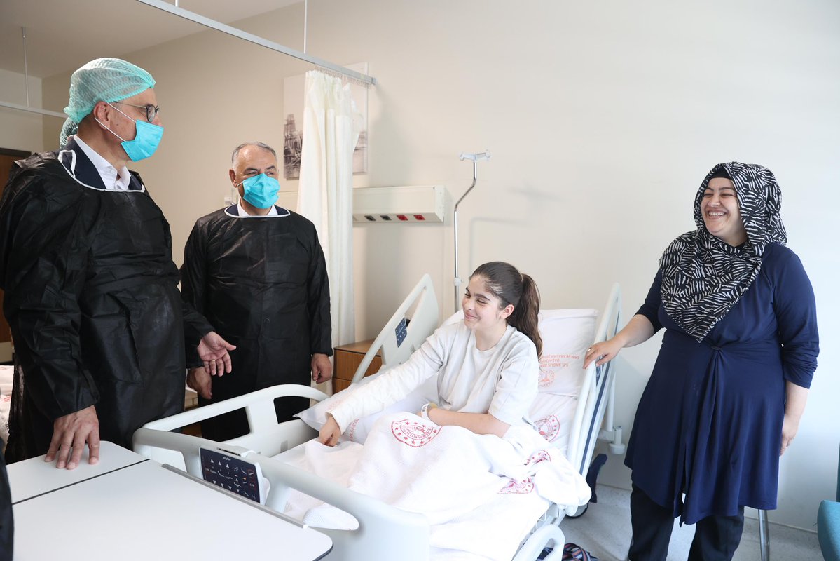 Sağlık Bakanımız Sayın Prof. Dr. Kemal Memişoğlu, Başakşehir Çam ve Sakura Şehir Hastanesi Yanık Merkezi’ni ziyaret etti.