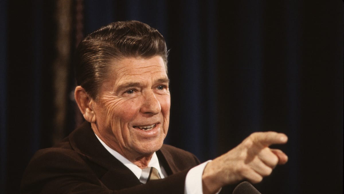 ✒️| "El socialismo funciona solo en dos lugares: en el cielo dónde no lo necesitan, y en el infierno dónde ya lo tienen.

 - Ronald Reagan