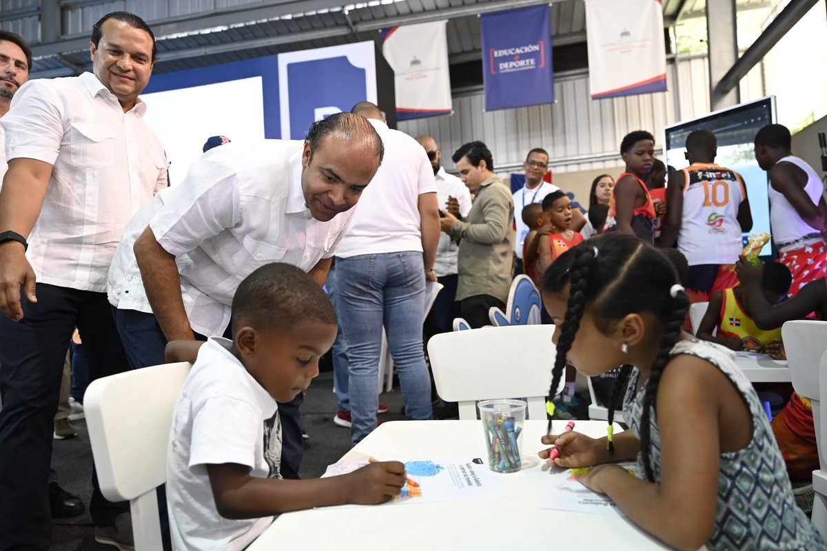 Cientos de personas han asistido hoy a esta jornada de Bancarizar es Patria en Capotillo. 

Ser parte del sistema financiero nacional te abre las puertas a un mejor futuro. 

Esta jornada sigue hasta las 5 pm. ¡Acércate y no pierdas la oportunidad que Banreservas te ofrece!