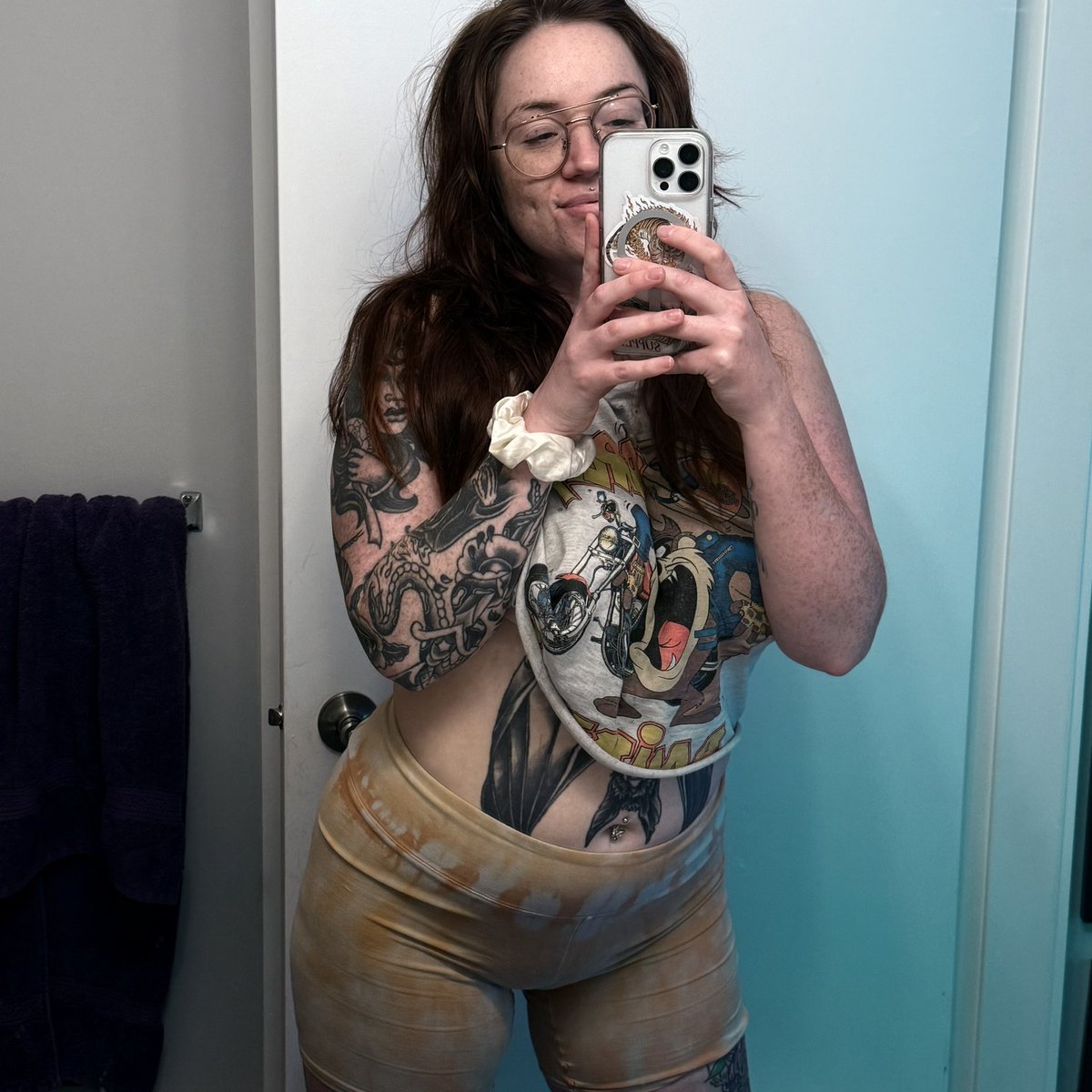 girl_lestat's tweet image. what's funny is i was actually taking photos of myself this morning while thinking about implementing weight lifting into my routine but im feeling pretty #snatched