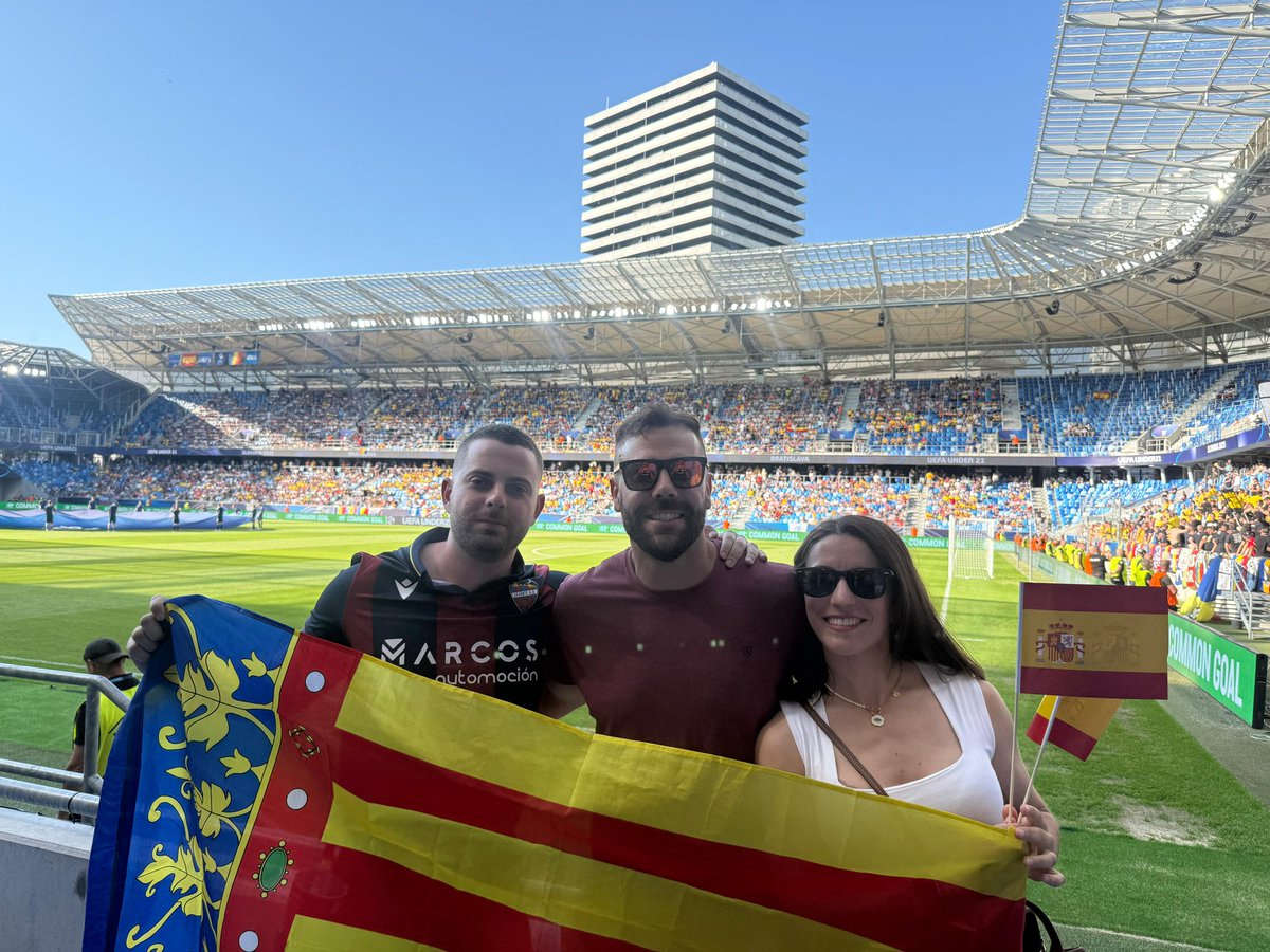 Pablo MasterChef 3 (@pablomchef3) on Twitter photo Hoy valencianistas y levantinistas no están solos. Todos con la roja!! <a href="/SEFutbol/">Selección Española Masculina de Fútbol</a> <a href="/superdeporte_es/">Superdeporte</a> ! #amunt #macho <a href="/valenciacf_en/">Valencia CF</a> <a href="/LevanteUD/">Levante UD</a> Hoy valencianistas y levantinistas no están solos. Todos con la roja!! <a href="/SEFutbol/">Selección Española Masculina de Fútbol</a> <a href="/superdeporte_es/">Superdeporte</a> ! #amunt #macho <a href="/valenciacf_en/">Valencia CF</a> <a href="/LevanteUD/">Levante UD</a>