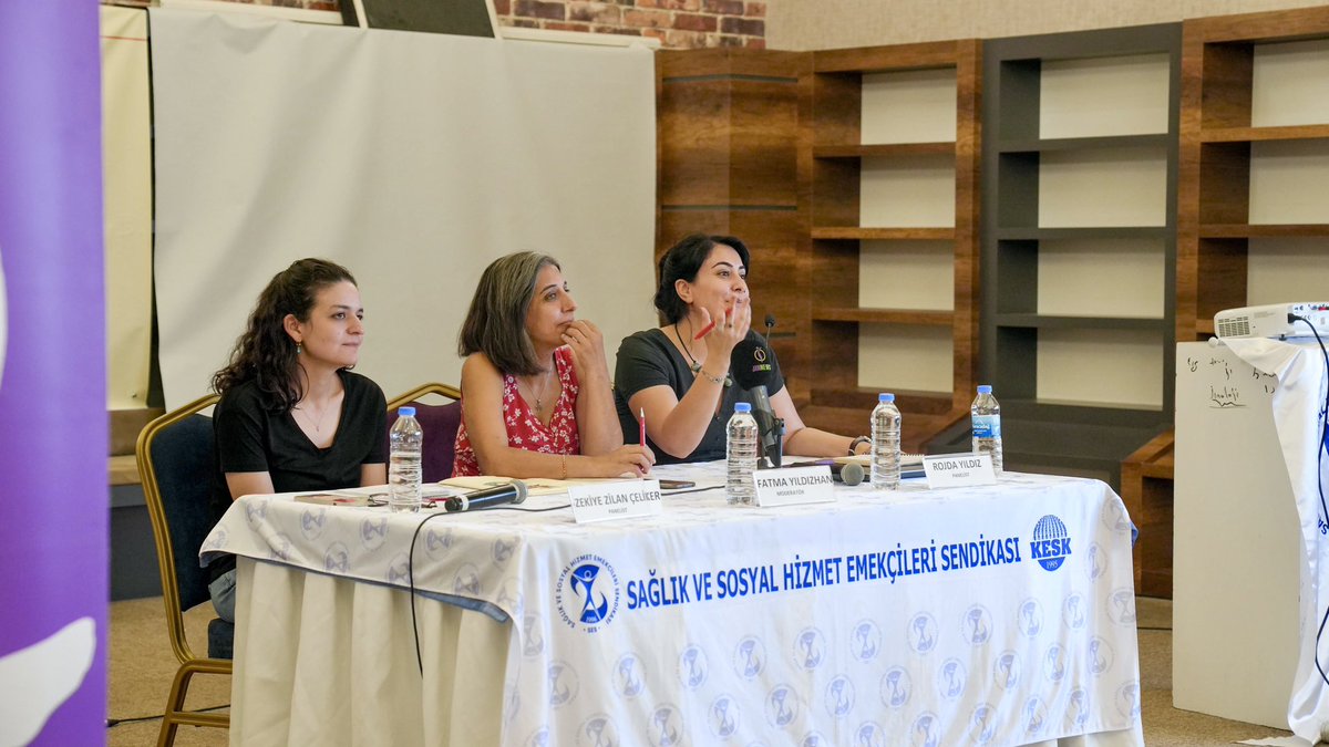 🟪Eş Başkanımız Ayaz ‘Kadın Sağlık Çalıştayı’na katıldı

Eş Başkanımız Leyla Ayaz, Sağlık ve Sosyal Hizmet Emekçileri Sendikası (SES) tarafından düzenlenen Kadın Sağlık Çalıştayı’na katıldı. Çalıştay, “Sağlıklı kadınla sağlıklı yaşama” şiarıyla, Çand Amed Kültür ve Kongre
