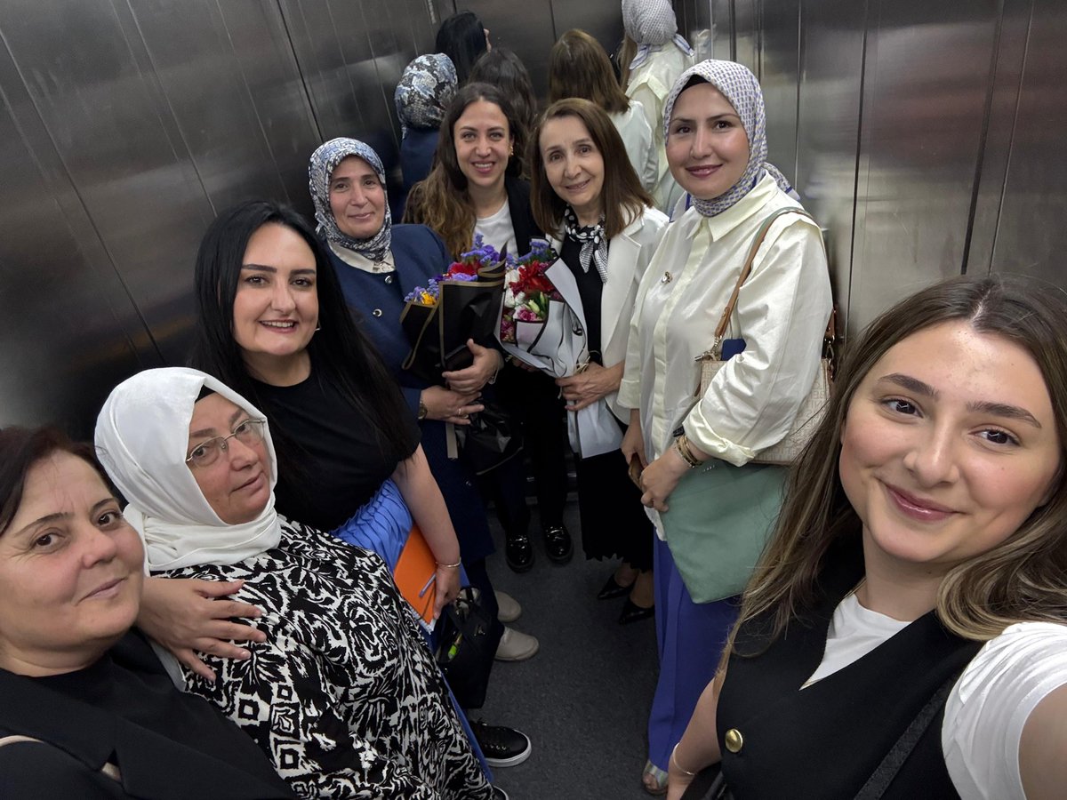 Gülayşe Durak (@gulaysedurak) on Twitter photo 📍AK PARTİ
SAMSUN İL BAŞKANLIĞI
Kıymetli İl Kadın Kolları başkanım <a href="/avtugcedagdemir/">Tuğçe Dağdemir Muslu</a> , gayretli çalışmalarınız ve göstermiş olduğunuz misafirperverliğiniz için şahsınıza ve ekibinize teşekkür ediyorum.
Birlik ve beraberliğinizin daim olmasını diliyorum.
<a href="/AKKADINGM/">AK Parti Kadın Kolları</a> 📍AK PARTİ
SAMSUN İL BAŞKANLIĞI
Kıymetli İl Kadın Kolları başkanım <a href="/avtugcedagdemir/">Tuğçe Dağdemir Muslu</a> , gayretli çalışmalarınız ve göstermiş olduğunuz misafirperverliğiniz için şahsınıza ve ekibinize teşekkür ediyorum.
Birlik ve beraberliğinizin daim olmasını diliyorum.
<a href="/AKKADINGM/">AK Parti Kadın Kolları</a>