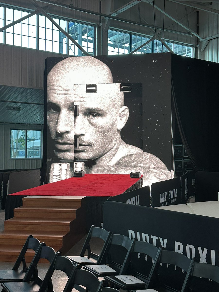 It’s all starting to come together in Miami at the Hanger. 
<a href="/DirtyBoxing_/">Dirty Boxing Championship</a> 
<a href="/PlatinumPerry/">Platinum Mike Perry</a> 
<a href="/icebagz_/">Bagz</a> 

Pop Pop
